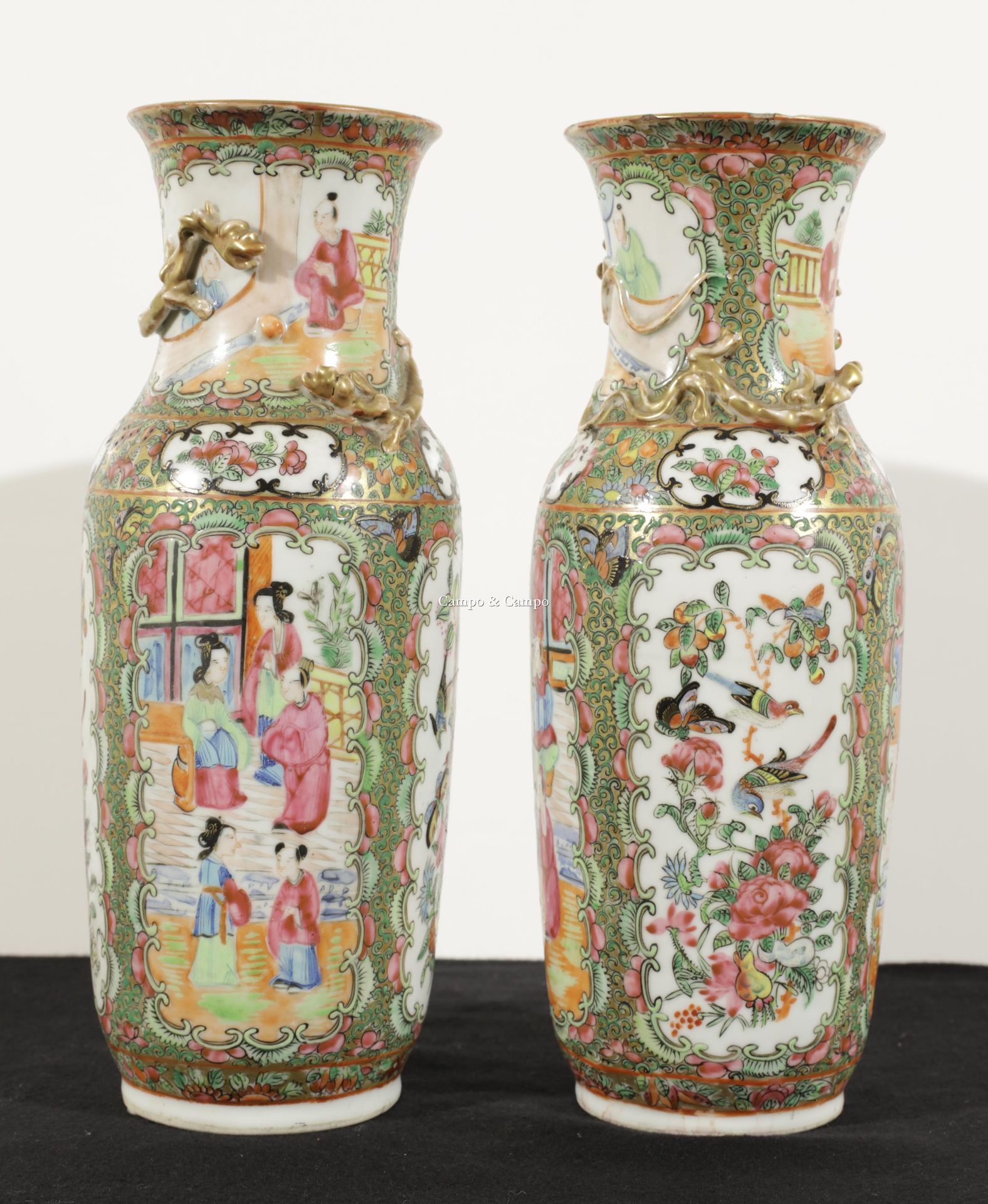 VARIA Par de jarrones de porcelana de Cantón con decoración de dragones en el cu&hellip;