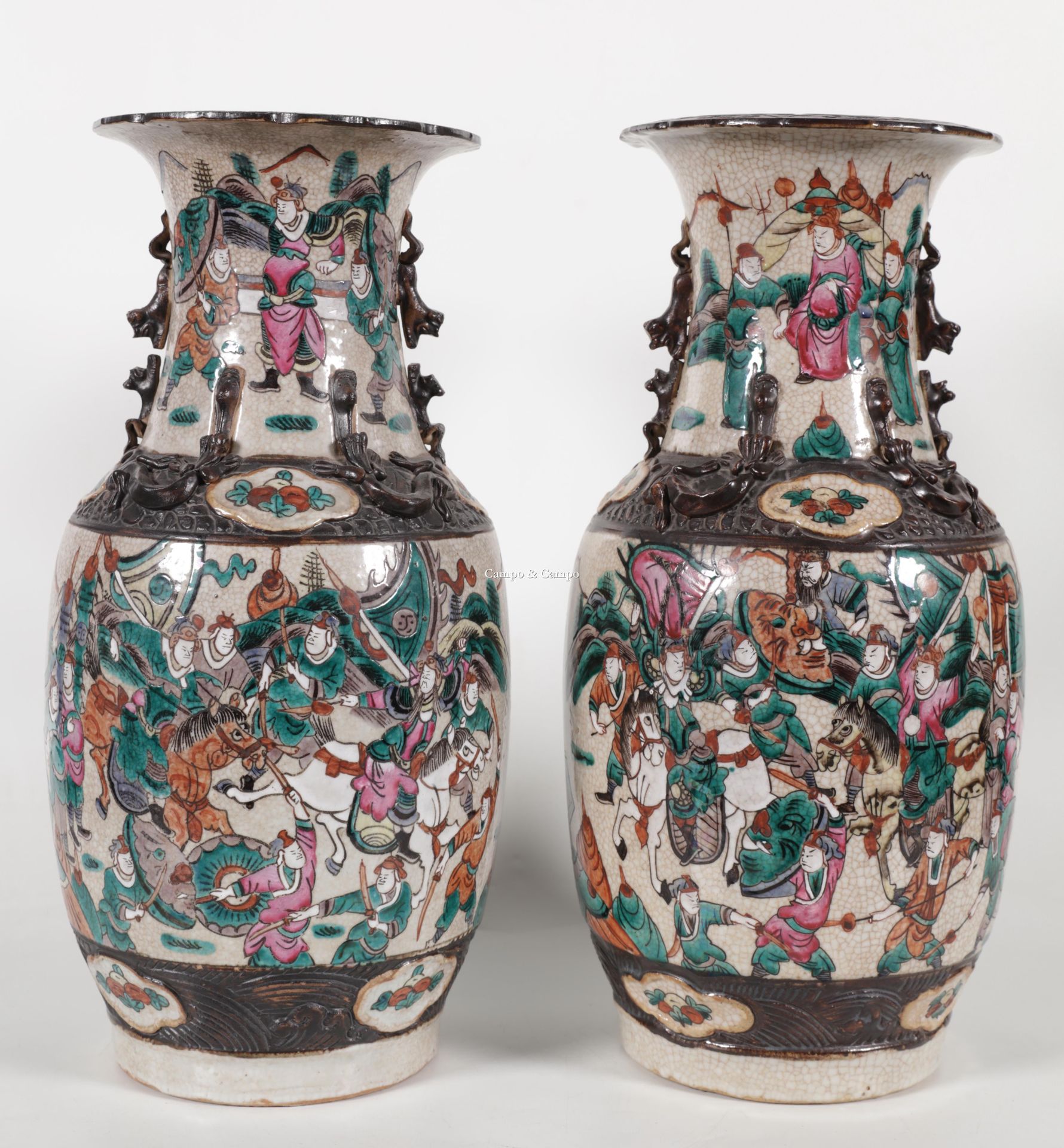 VARIA Paire de vases en porcelaine Nanking à décor de scènres de bataille Paar v&hellip;