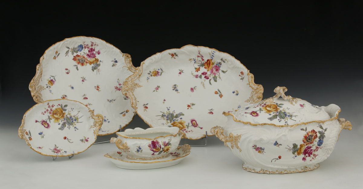 Null GD ET CIE LIMOGES - PART OF TABLE SERVICE 53 PIECES in white and gold porce&hellip;