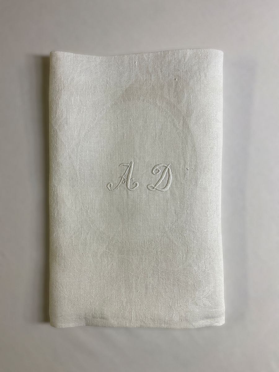 Null SET OF 8 TOWELS in white cotton damask embroidered in the late nineteenth c&hellip;