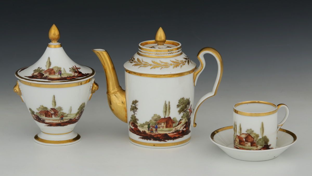 Null 巴黎 - 8件帝国时期的白色和金色瓷器咖啡套装，带有动画风景的多色装饰

6个杯子 - 高6. 5厘米和6个碟子

.1个咖啡壶 - 高18.5厘米
&hellip;