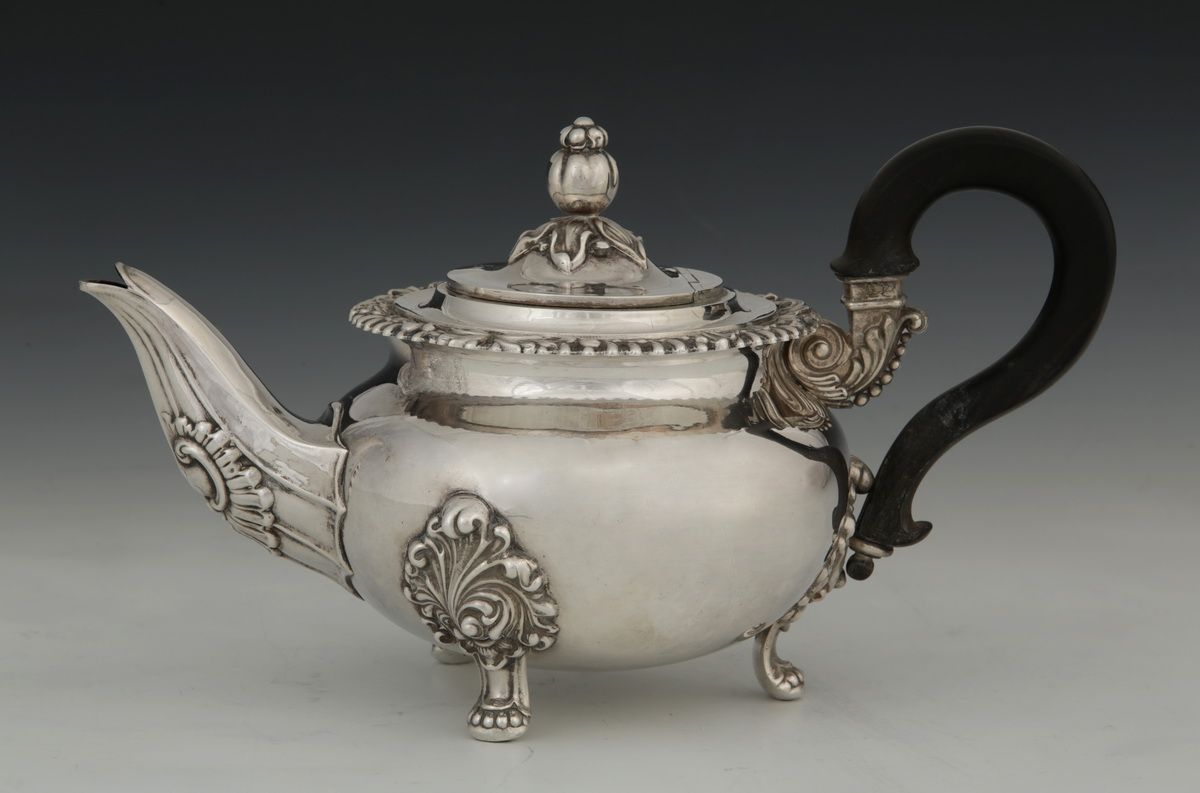Null Restoration period silver teapot 950 Millièmes decorated with twisted gadro&hellip;