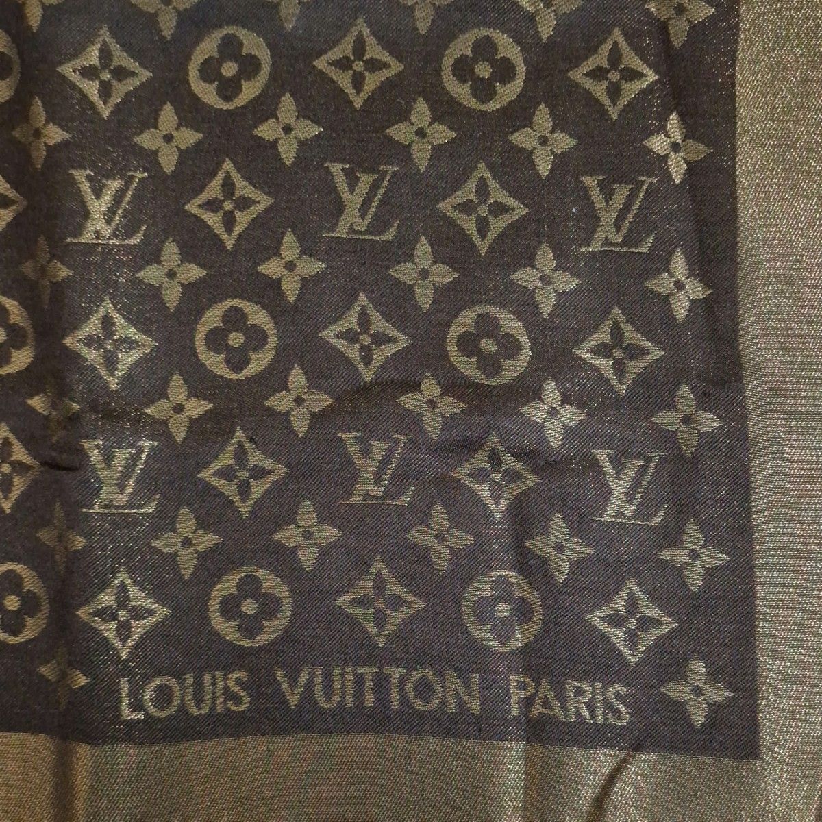 Louis VUITTON - CHALE Monogram in brown wool and silk …