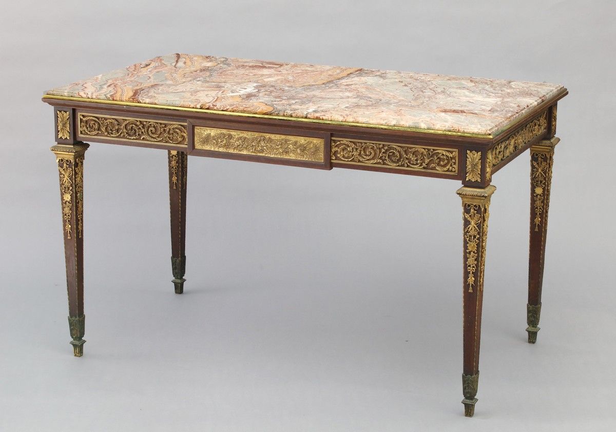 Null WORK Circa 1900 
RECTANGULAR MIDDLE TABLE
Mahogany veneer, rich ornamentati&hellip;