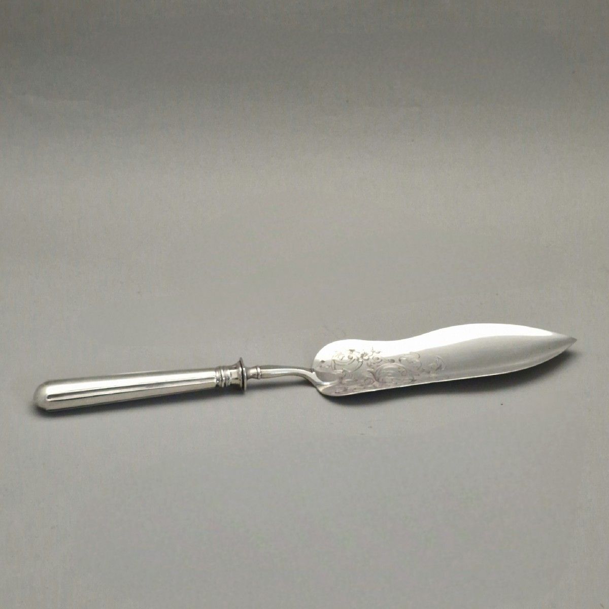 Null FISH SPOON in silver and mounted in Minerva silver 950 Millièmes by THOMAS &hellip;