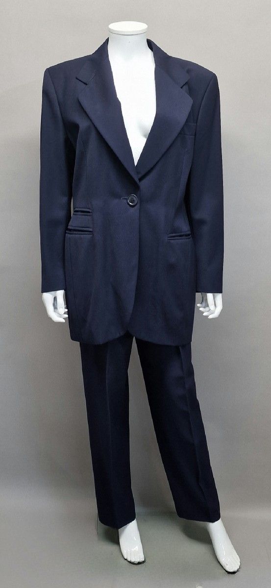 Null ESCADA Margaretha Ley - JACKET AND PANT SET in Navy Blue Wool
Jacket Size 4&hellip;