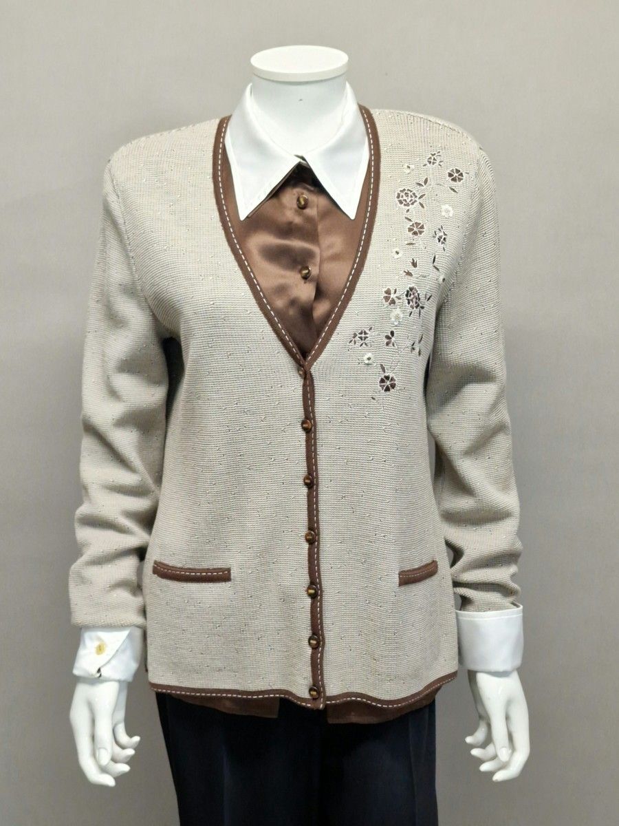 Null ESCADA - CHEMISIER - 38号，巧克力色丝绸和白领，GILET 40号，双色针织衫，绣花和亮片。
TBE