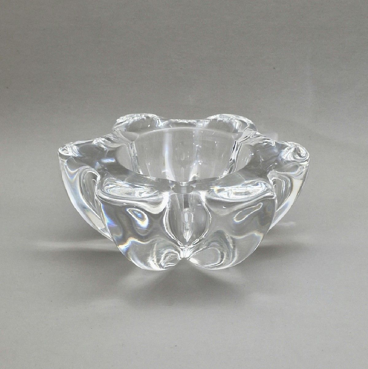 Null VAL SAINT LAMBERT - Posacenere rotondo in cristallo bianco stampato Circa 1&hellip;