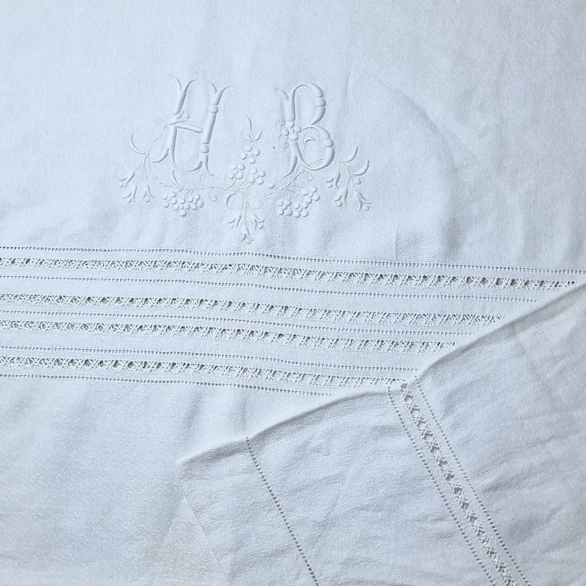 Null NAPPE RETTANGOLARE in damasco di cotone bianco Circa 1900, decorato con fre&hellip;