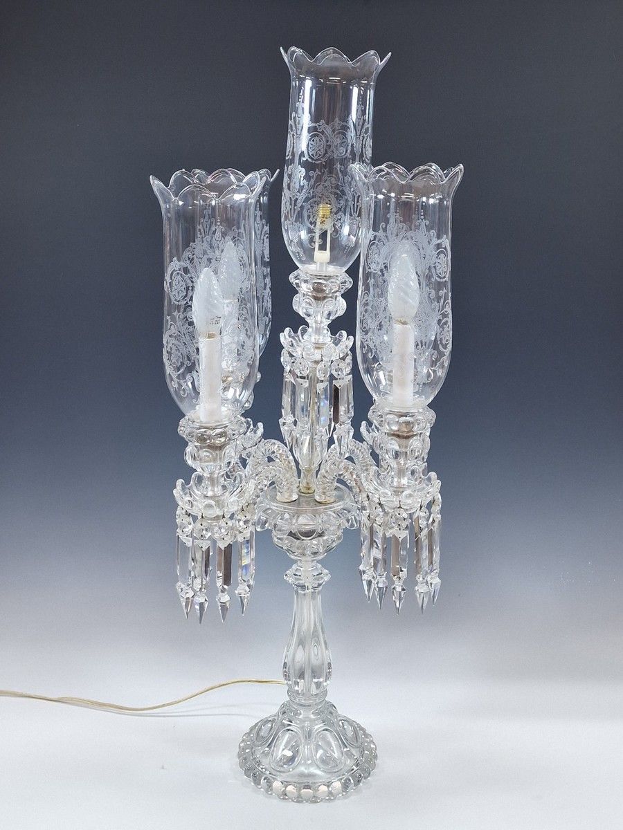 Null BACCARAT MODELE MEDAILLONS IMPORTANT CANDELABRE ELECTRIQUE A CINQ LUMIERES &hellip;