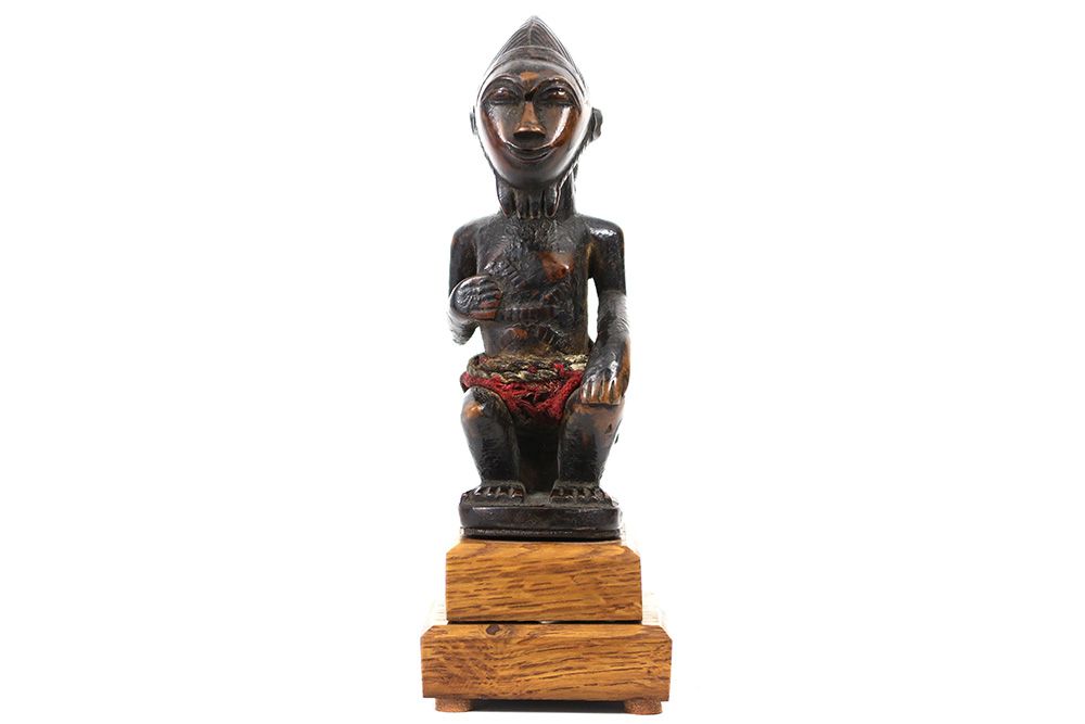 Null AFRICA / IVOORKUST - 约1950年 "Baoulé" - 雕塑家的头部："Zittende mansfiguur" - 尺寸：18&hellip;