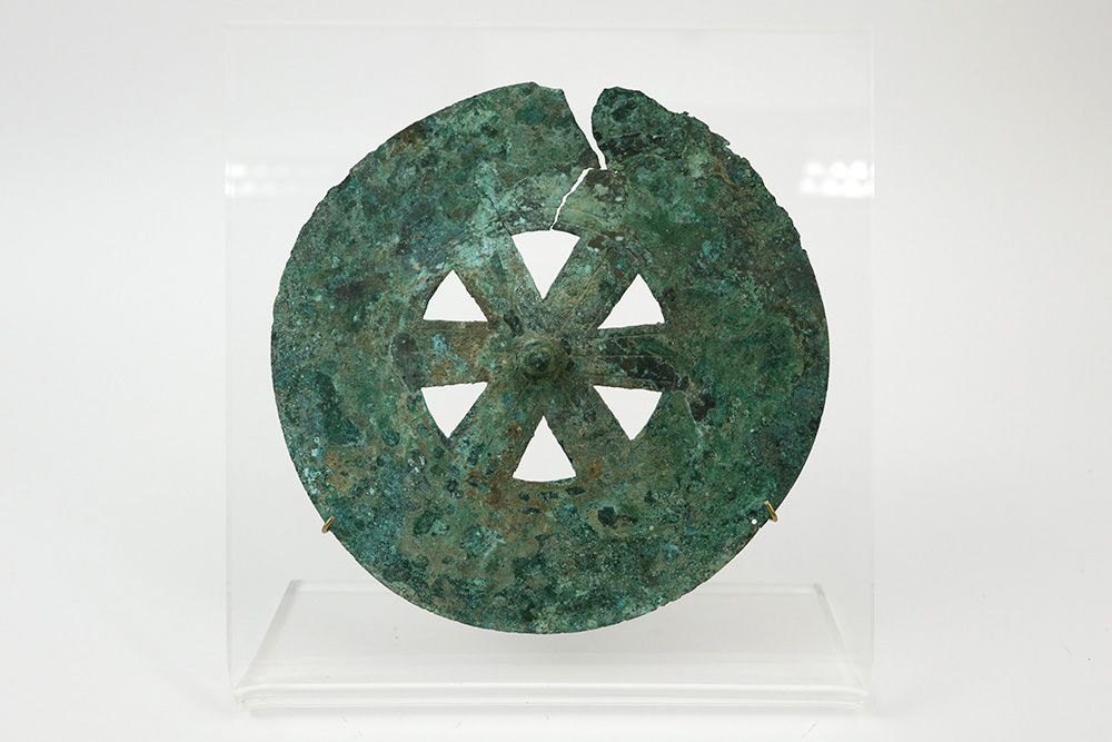 Null OUD-PERZIË - LURISTAN CULTUUR - ca 1000 tot 700 BC mooi bronze shield met e&hellip;