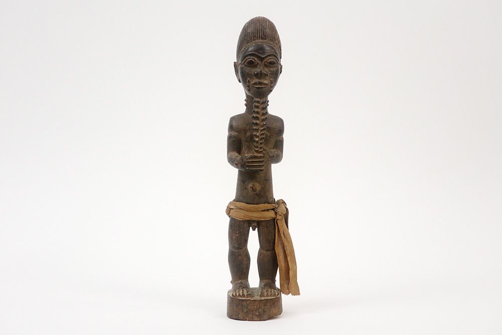 Null AFRICA - IVOORKUST - 约1900/20 (?)典型的木质包头雕塑，有良好的光泽和文字："站立的人与腰布" - 高度：35厘米，来自&hellip;
