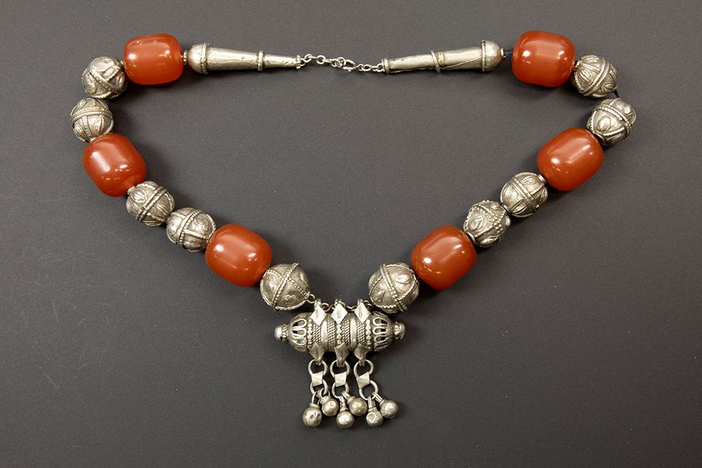 Null Oude Yemenite necklace in silver with kralen in amber (?) ||old Yemen neckl&hellip;