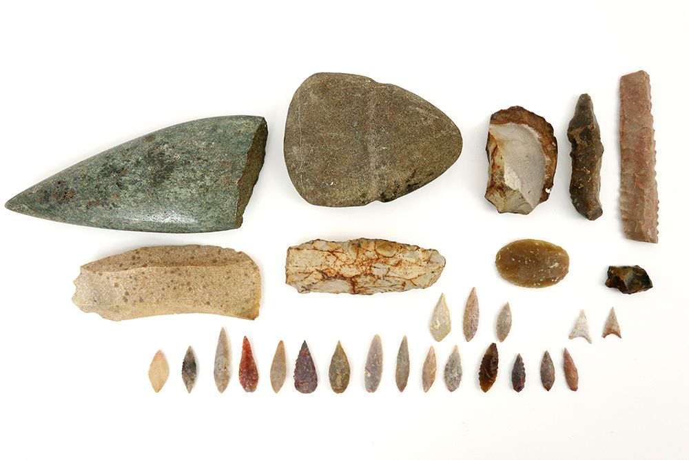 Null 新石器时代的20件石制品和所有石制品的小型收藏品（29件）||新石器时代的29件石制品小型收藏品