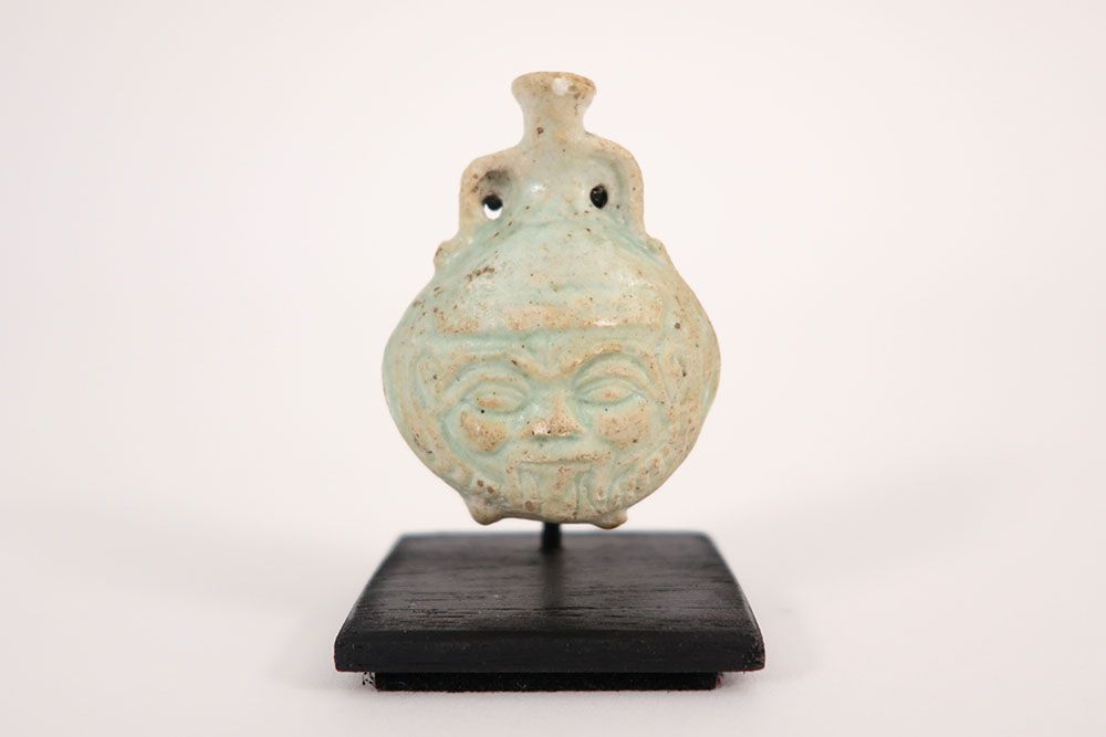 Null OUD EGYPTE - PTOLEMAIÏSCHE PERIODE 小瓶，在瓶口处有 "Bes "神像的浮雕 - 高度：6厘米 - 有证书||古埃及&hellip;