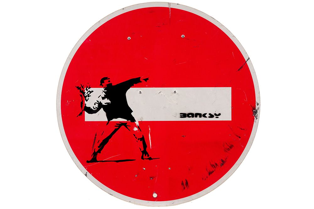 BANKSY (° 1973) BANKSY (1973年)在交通标志上签名的 "Love Is In The Air (Flower Thrower)" 20&hellip;