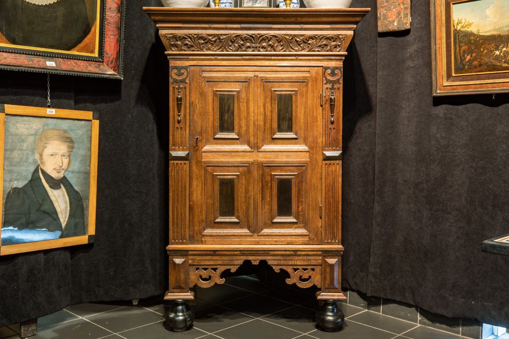 Null Ancienne armoire en chêne de la Renaissance hollandaise avec une porte et u&hellip;