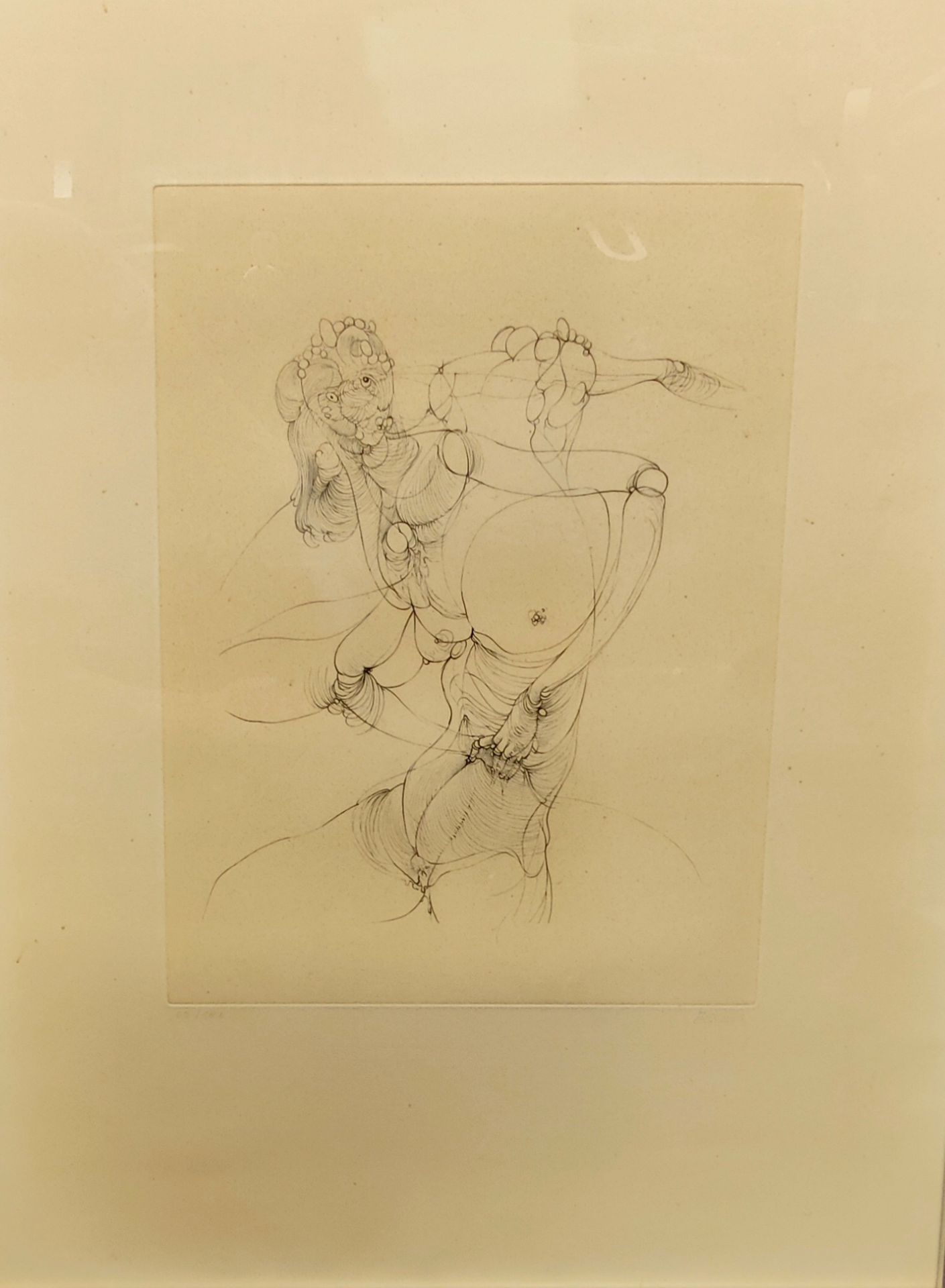 Null 汉斯-贝尔梅尔（1902-1975）无标题纸上蚀刻画，右下方有签名，左下方有编号65/120 64 x 50 cm

发黄的纸张