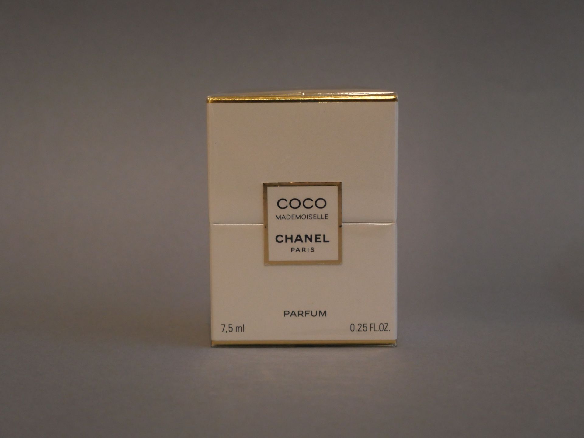 Null CHANEL « Coco mademoiselle » Flacon en verre, extrait de parfum. Contenance&hellip;