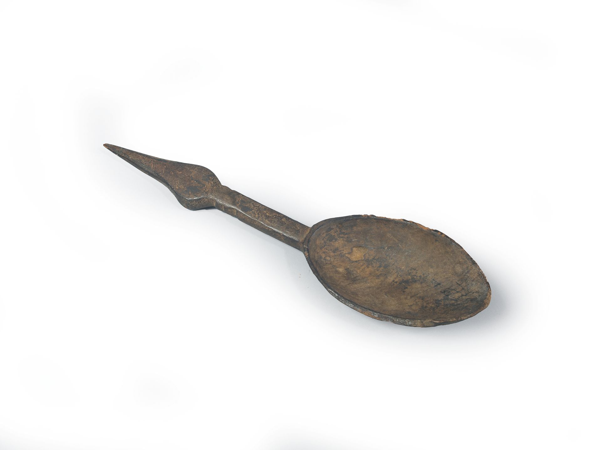 Null 勺子做成鸟的形状。

象牙海岸 19-20世纪

带铜锈的木材

34 x 8,5 cm