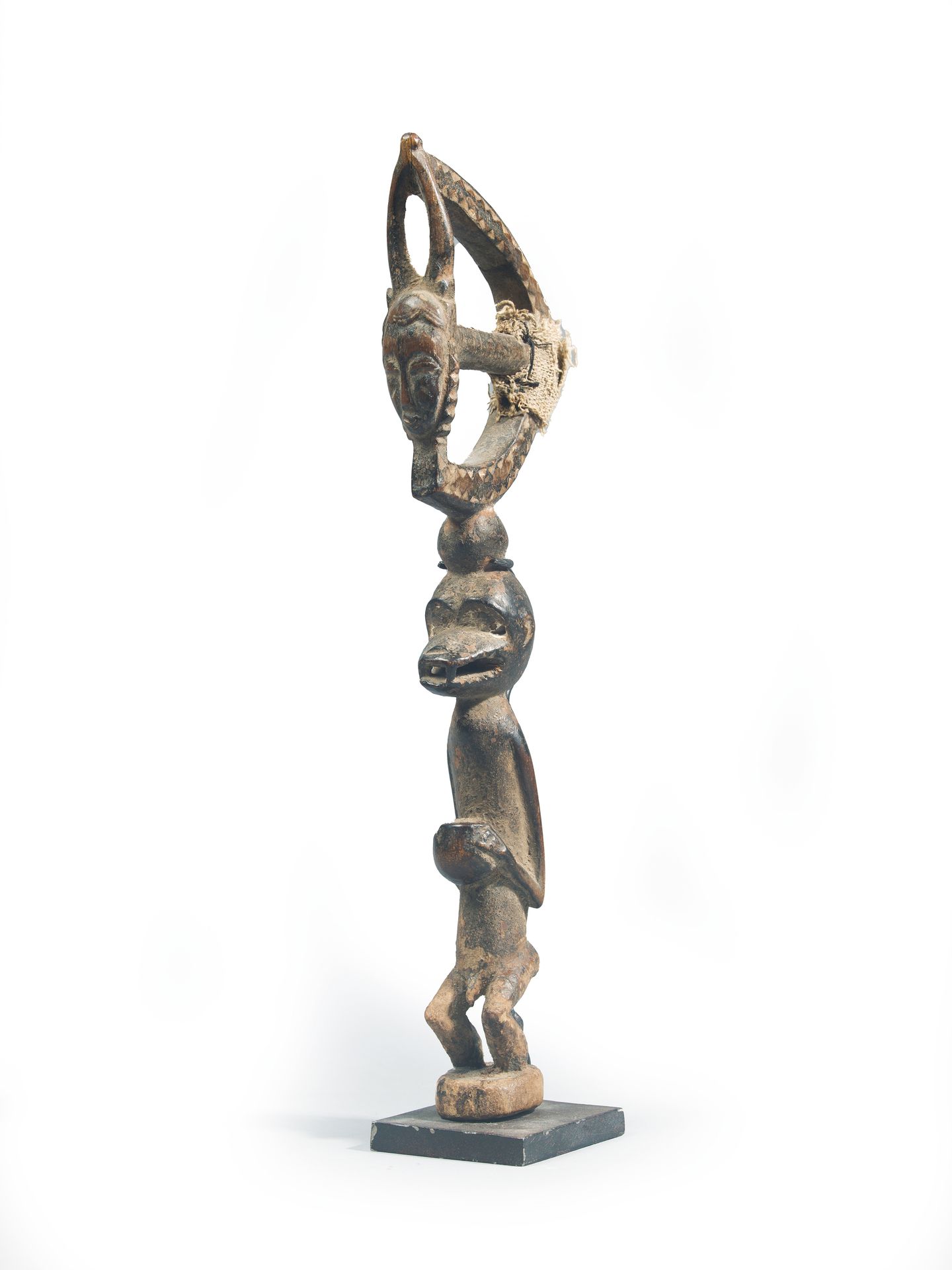 Null 音乐锤子

鲍勒，象牙海岸 20世纪

描绘了一只携带祭品的猴子。

25,5 x 7 cm