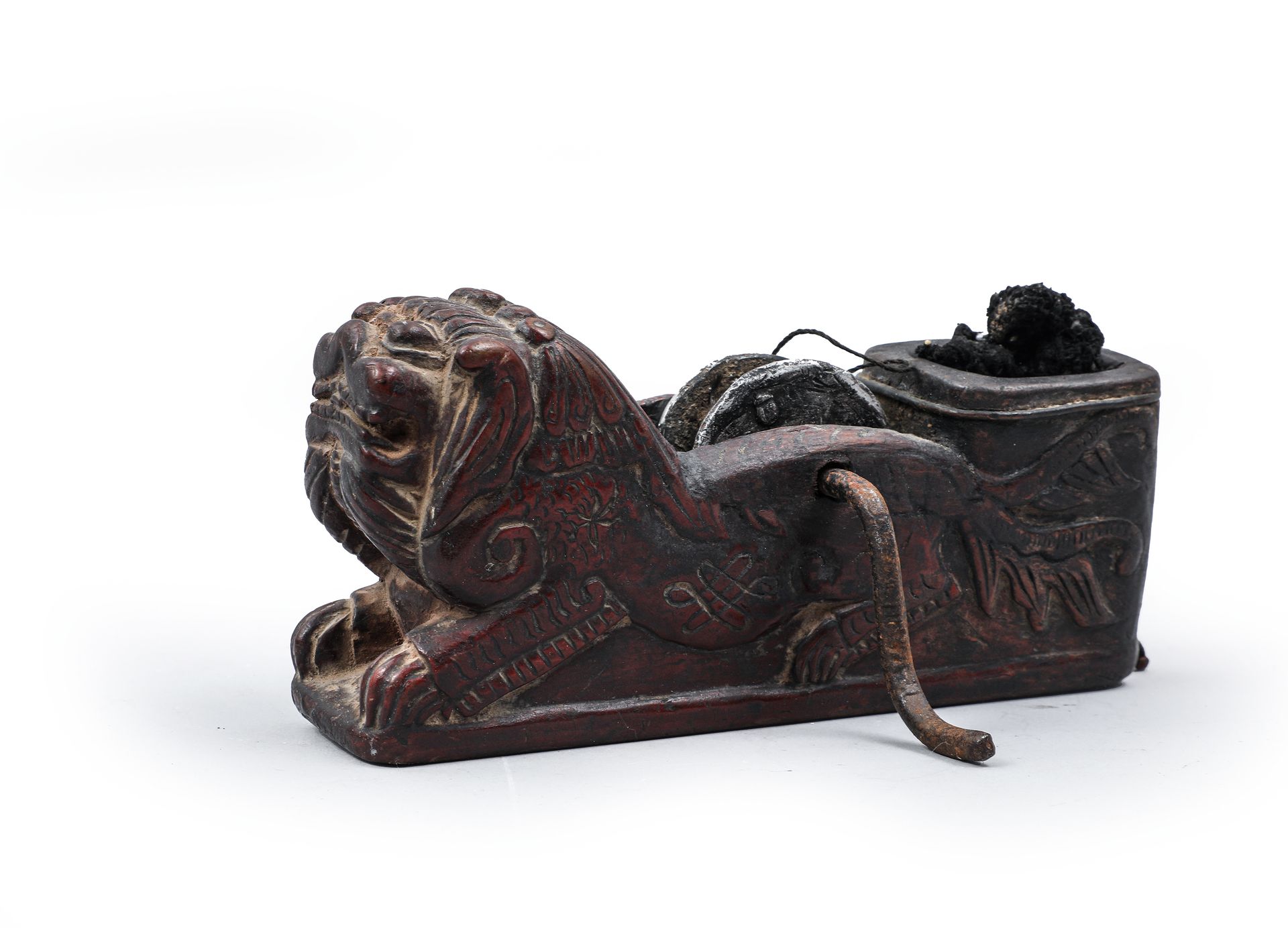 Null 
Wooden surveyor's reel carved with a lion. China 20th century

L. 19cm