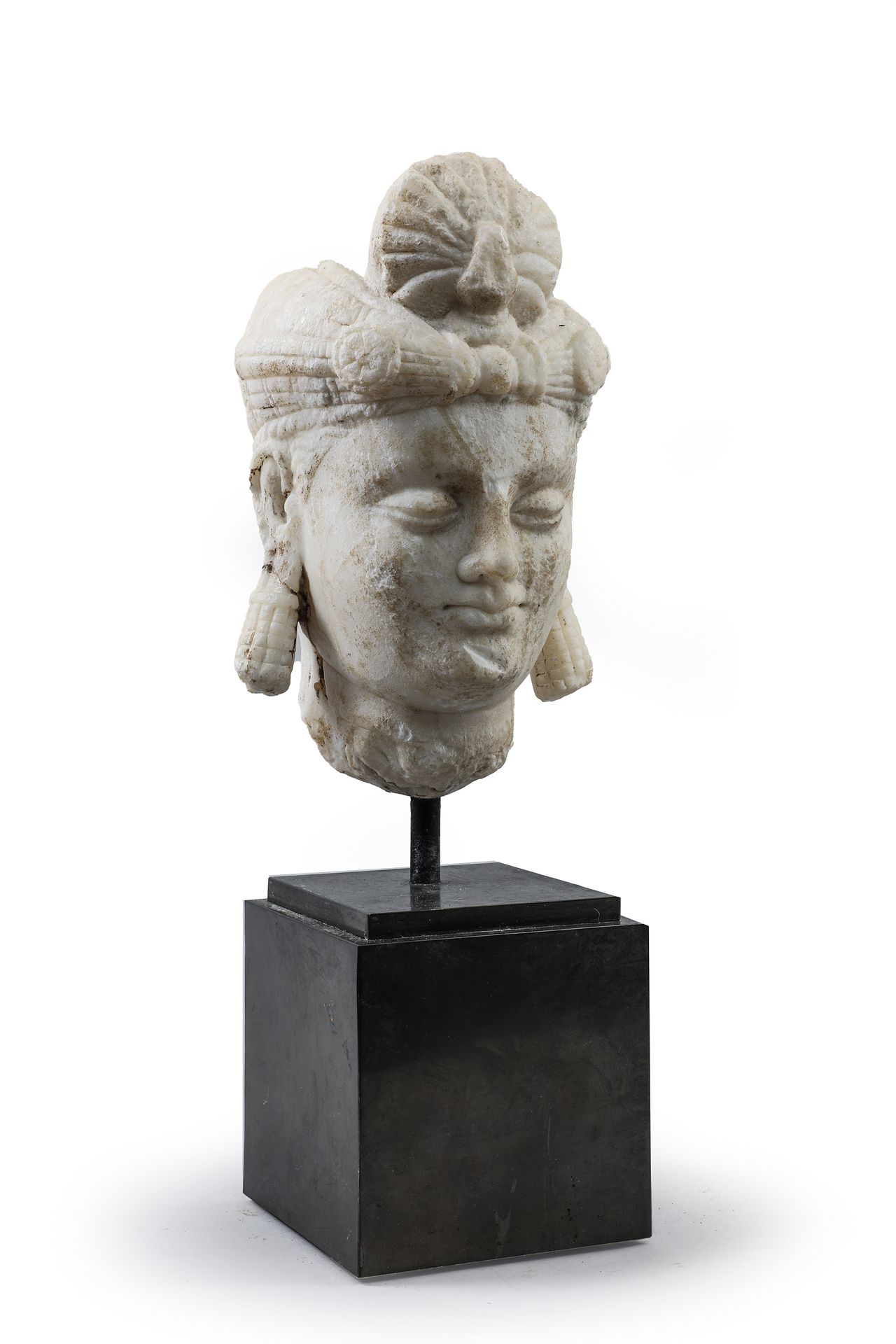 Null 
Boddhisattva-Kopf aus weißem Marmor. Gandhara. 20. Jahrhundert

H. 29 cm
