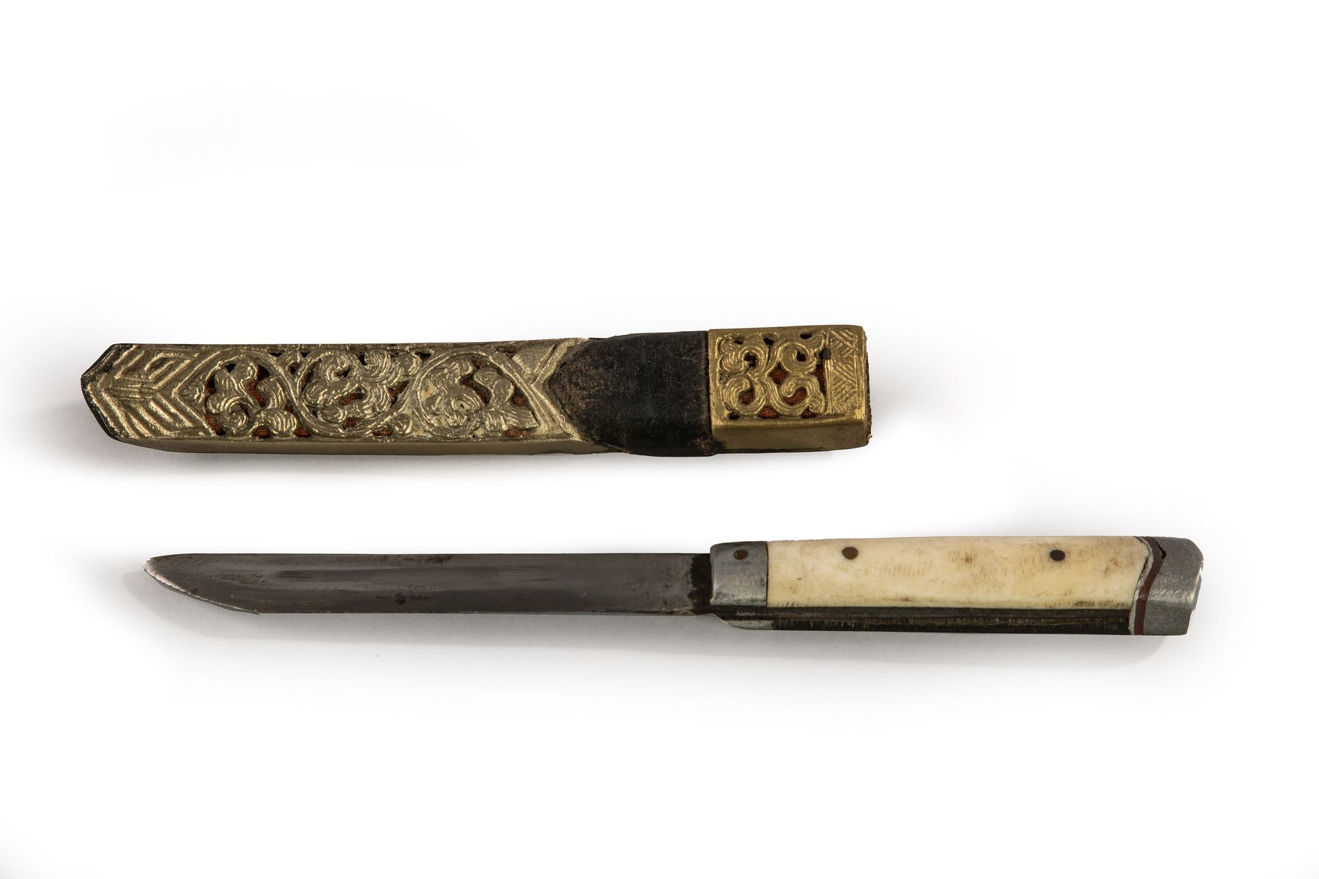 Null 
Cuchillo

Tíbet siglo XX

L. 21 cm