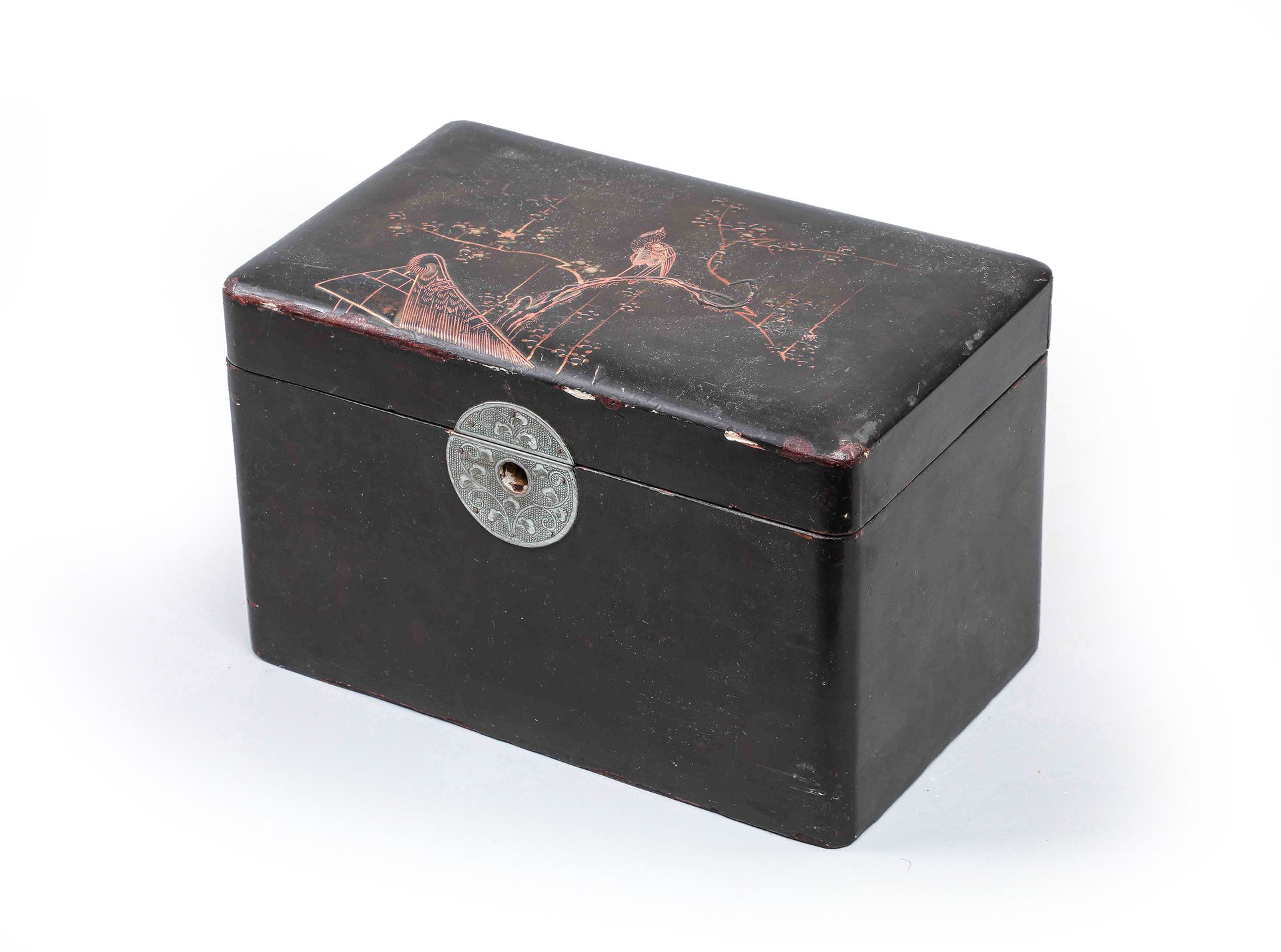 Null 
Coffret en bois laqué noir.

Japon début XXe siècle

15 x 22 cm