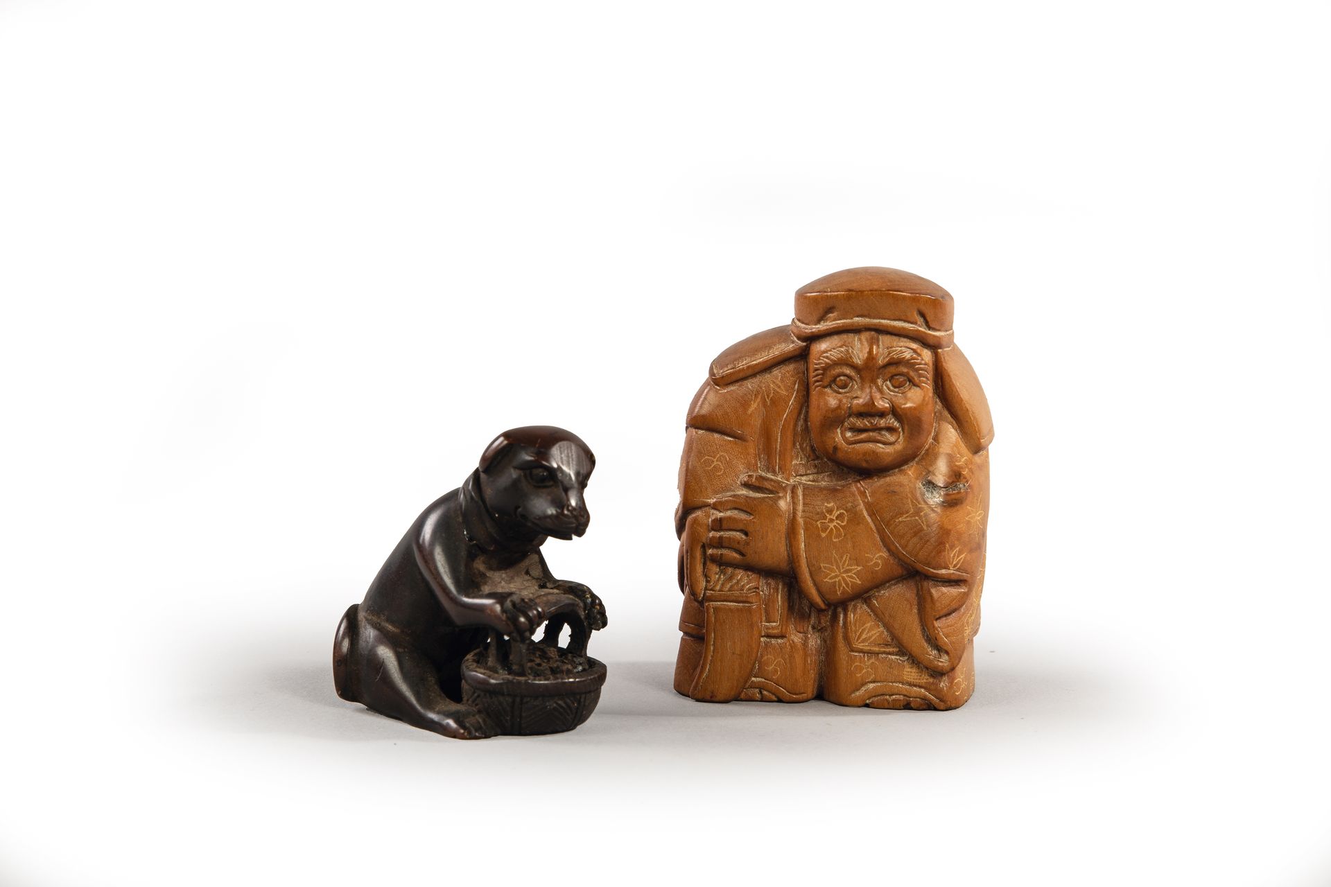 Null 
Two boxwood netsukes, a dog and an old man.

Japan 20th century

H. 6 cm