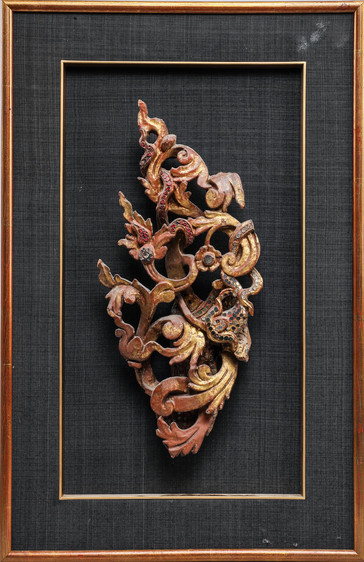 Null 
Cuatro elementos enmarcados en madera tallada dorada.

Siam L. 32 a 49 cm