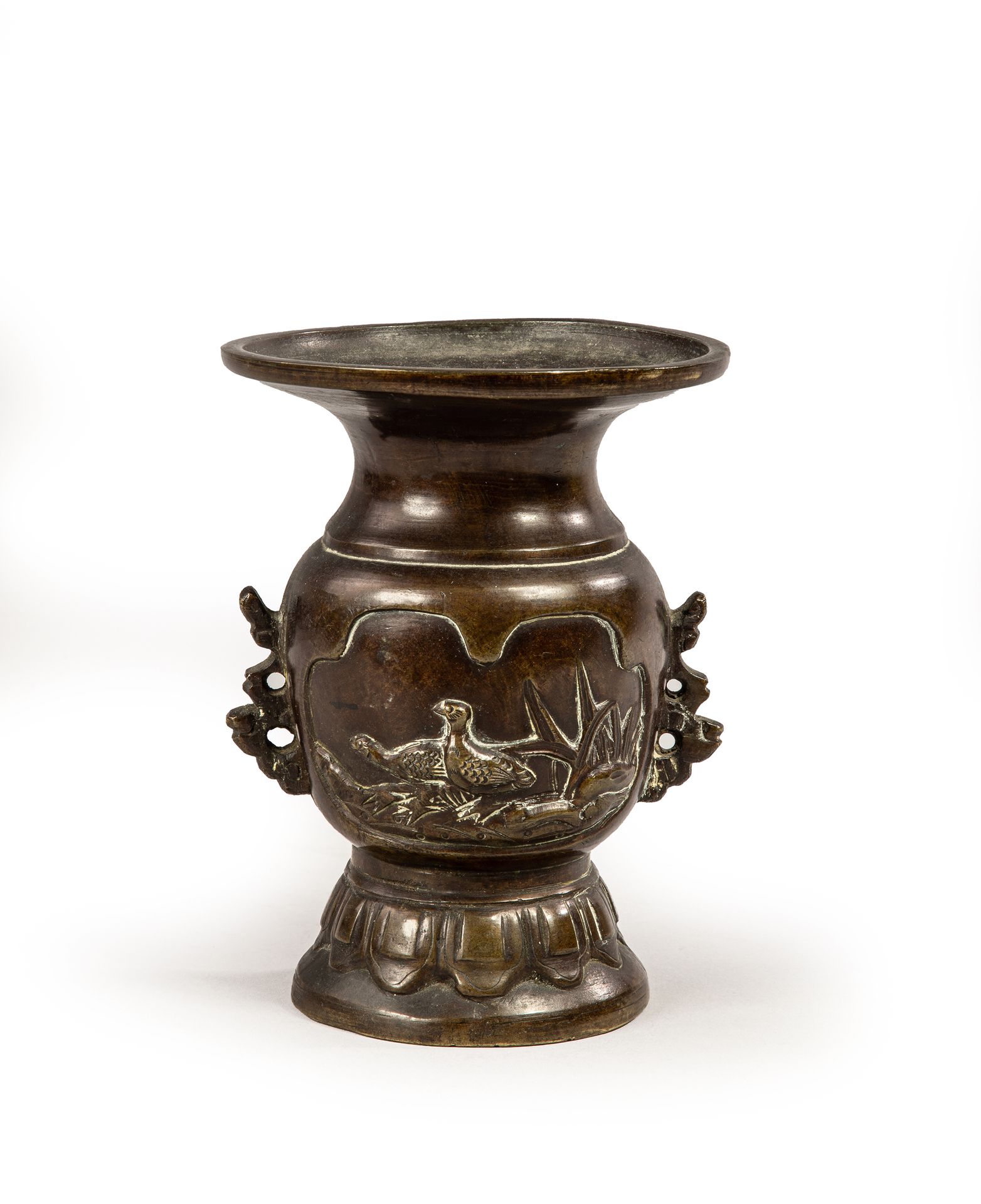 Null 
Bronze vase.

Japan 20th century

H. 12 cm