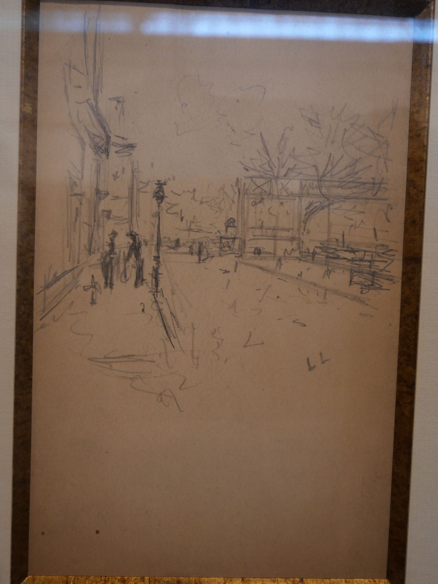 Null 
Luigi Loir, Dessin au crayon

Rue animée de Paris

Monogrammé en bas à dro&hellip;