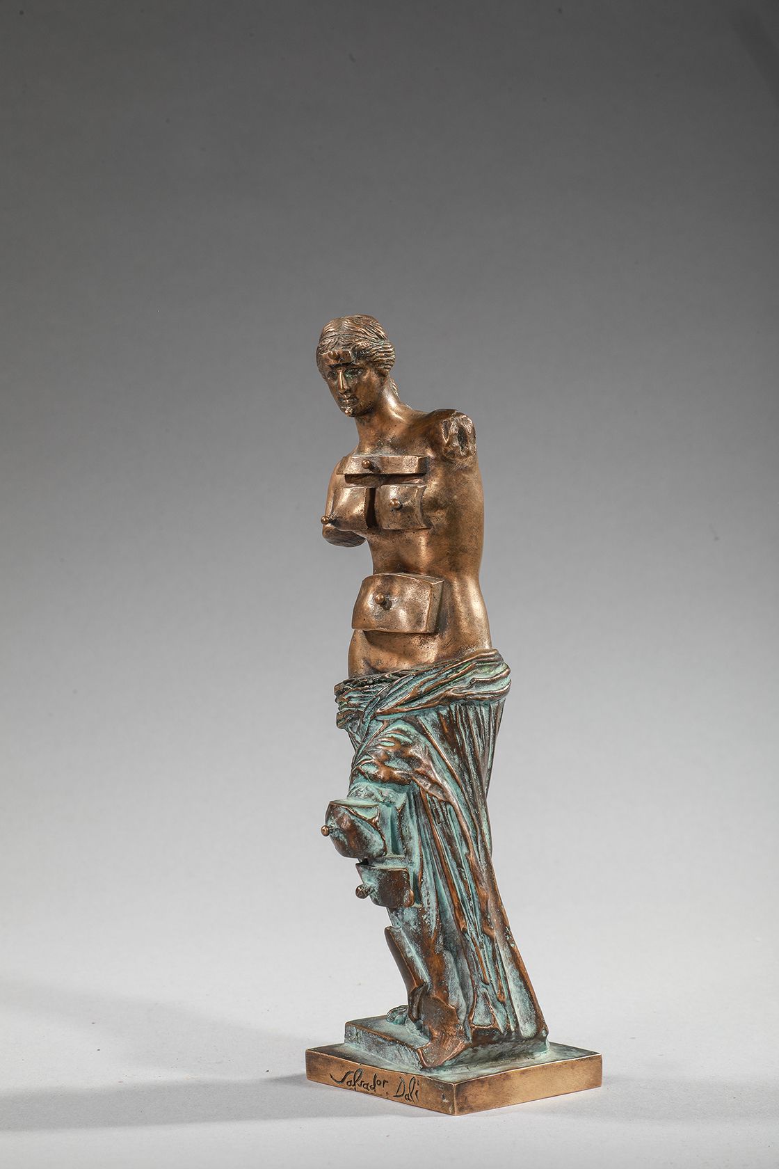 Null 
D’après Salvador DALI (1904–1989 ) 

VENUS AUX TIROIRS

Epreuve en bronze &hellip;
