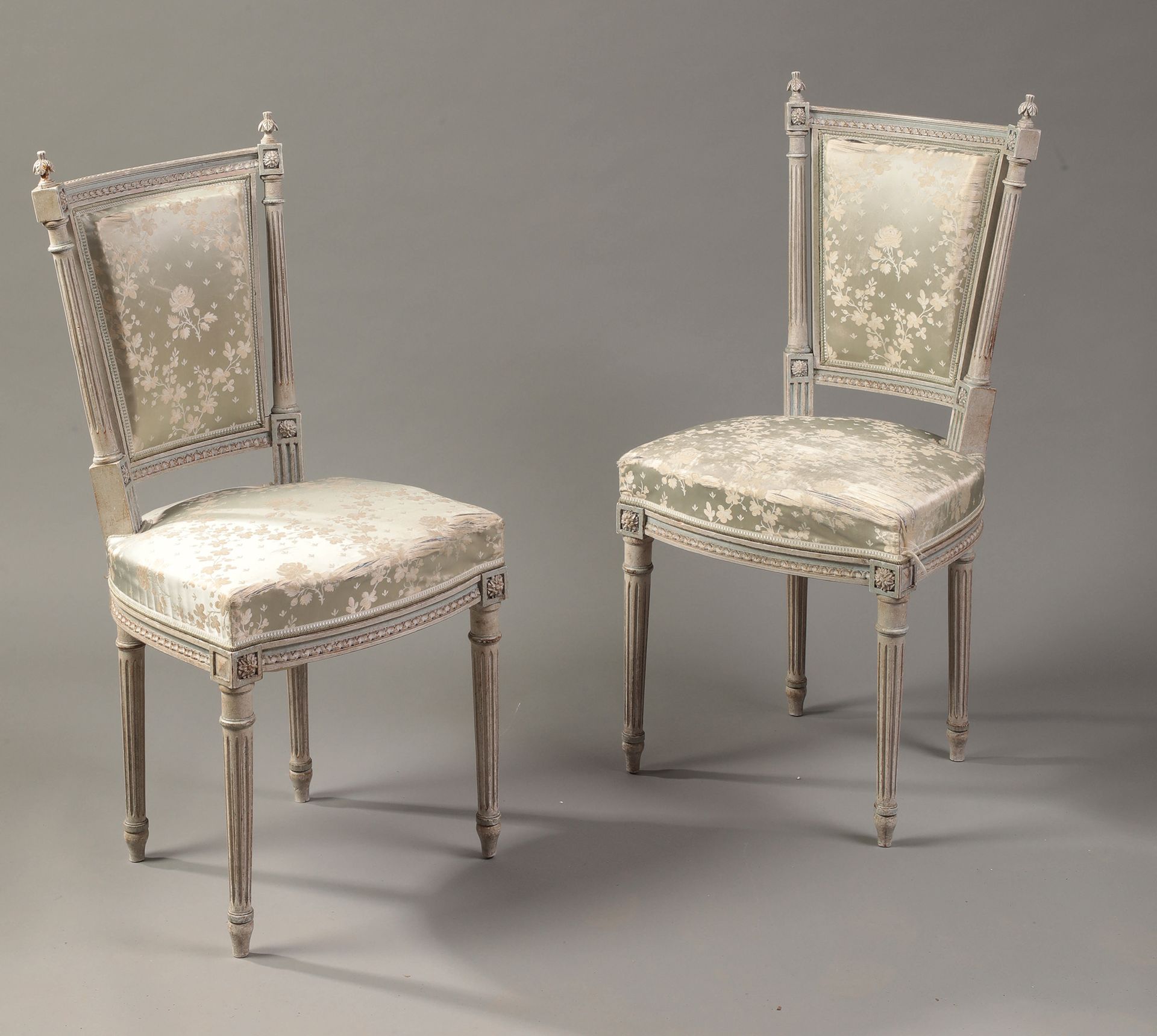 Null PAIR OF CHAIRS in natural wood sulpté rechampi 

cream

Louis XVI style 

H&hellip;