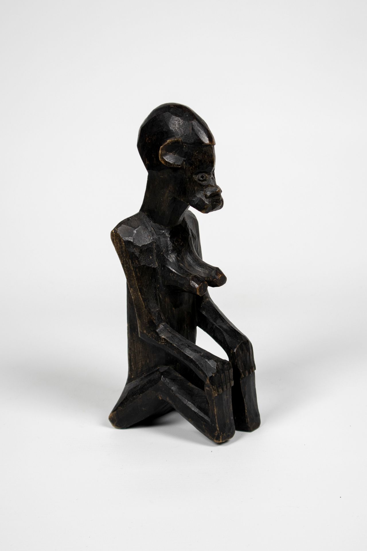 Null Bembe雕像，刚果民主共和国。木头。


出处：Raoul Lehuard收藏


高26厘米