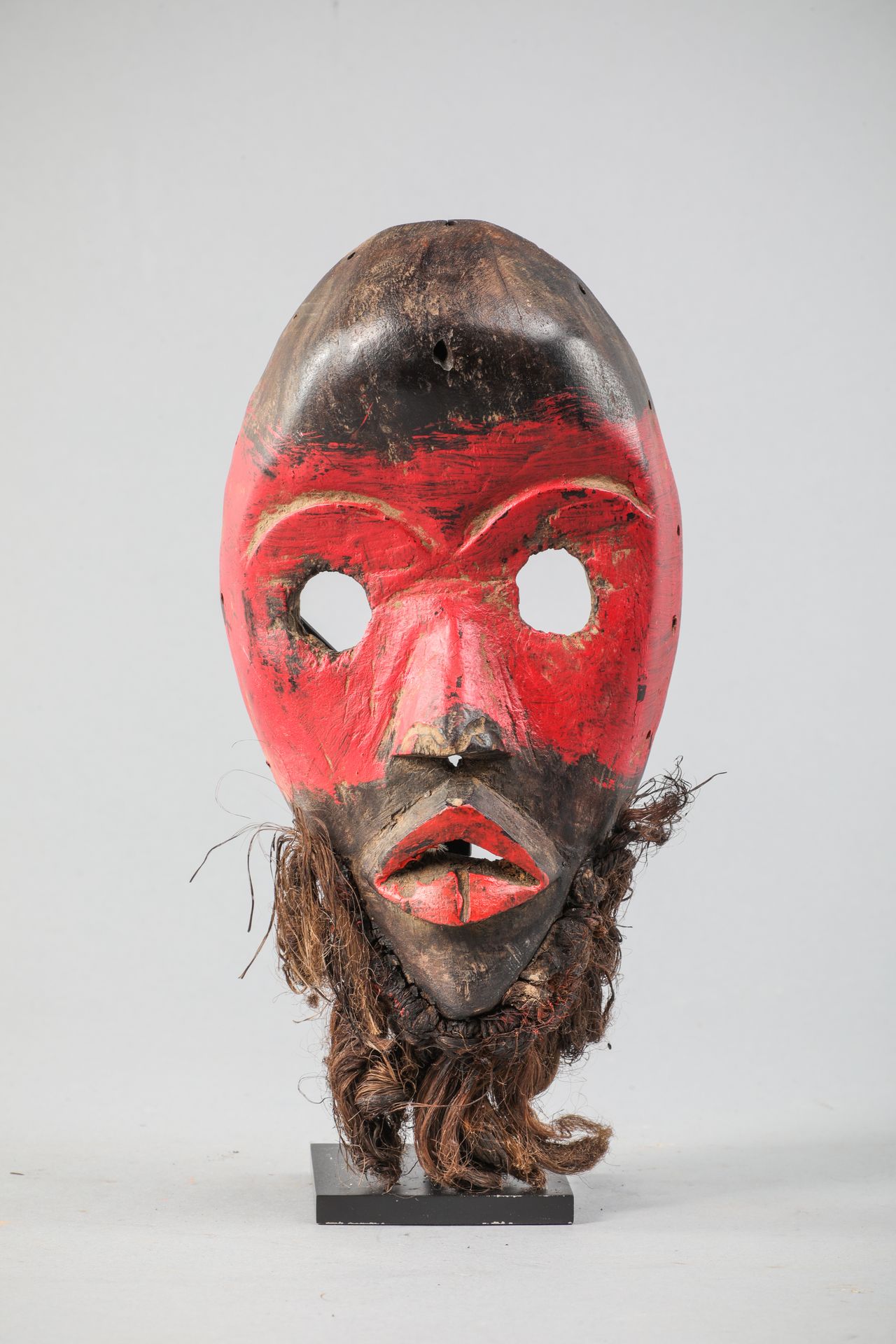 Null COTE D'IVOIRE - Maske DAN Zakpié.


Holz, Pflanzenfasern, Eisen, gesockelt,&hellip;