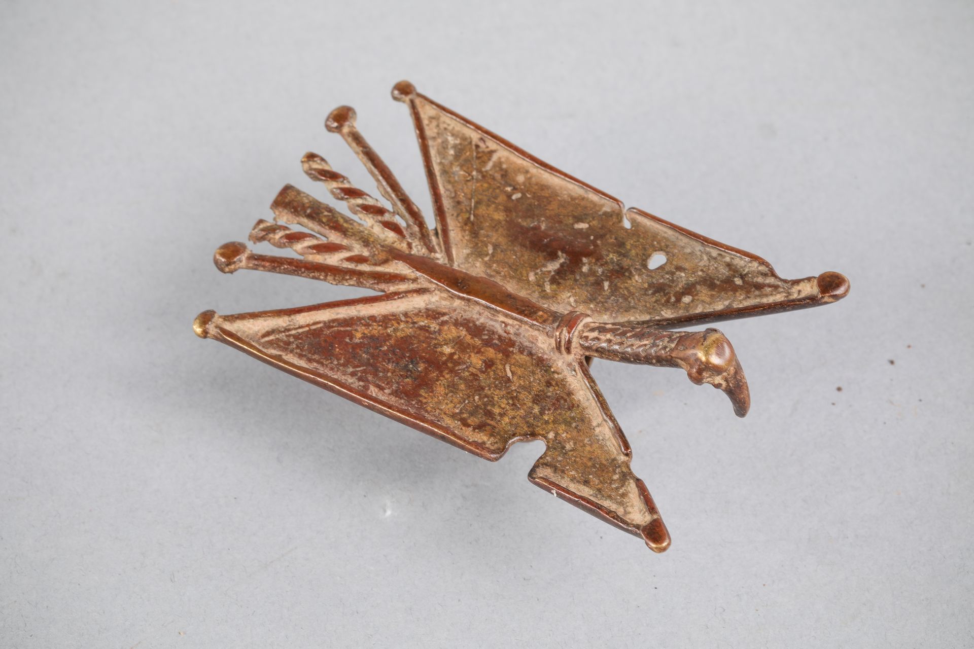 Null Senufo ring, Ivory Coast, decorated with a hornbill bird with spread wings.&hellip;