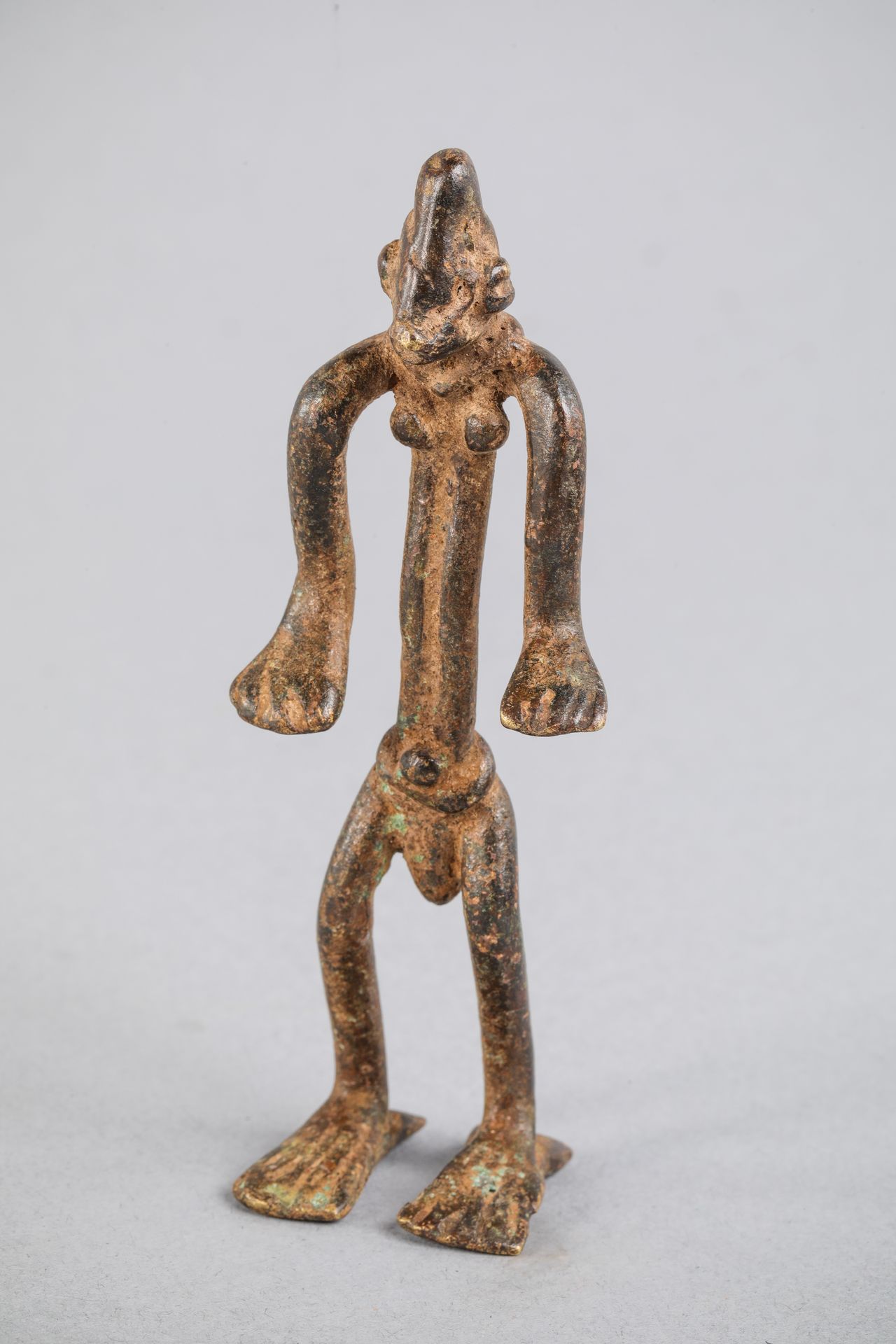 Null Personnage votif Sénoufo, Côte d'Ivoire. Bronze. H 11,4 cm.