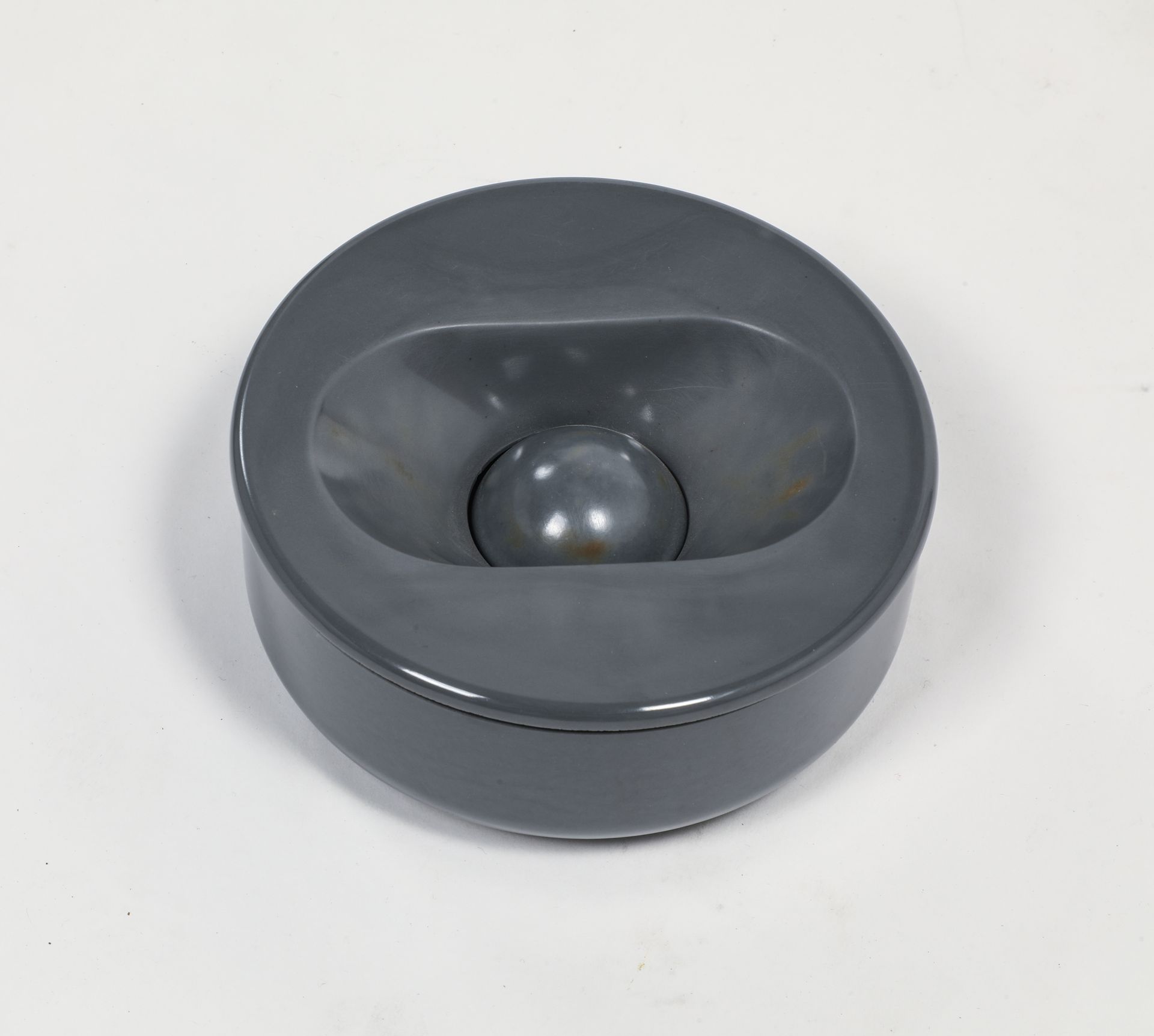 Null Ashtray "Corolle" Grey 



Model by Jean-René TALOPP



Edited by Samp Desi&hellip;