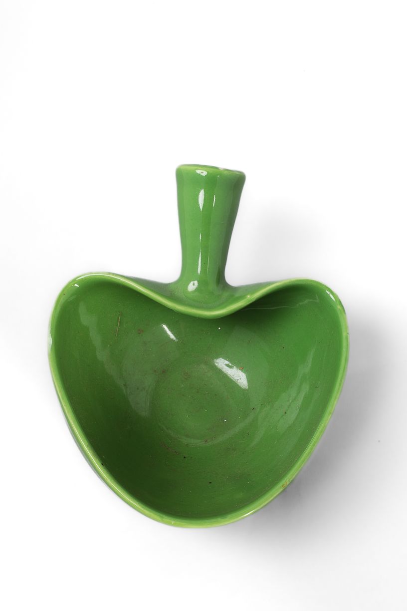 Null 
MADOURA




Taschenleerer in Form eines grünen Apfels, unter dem Boden mar&hellip;