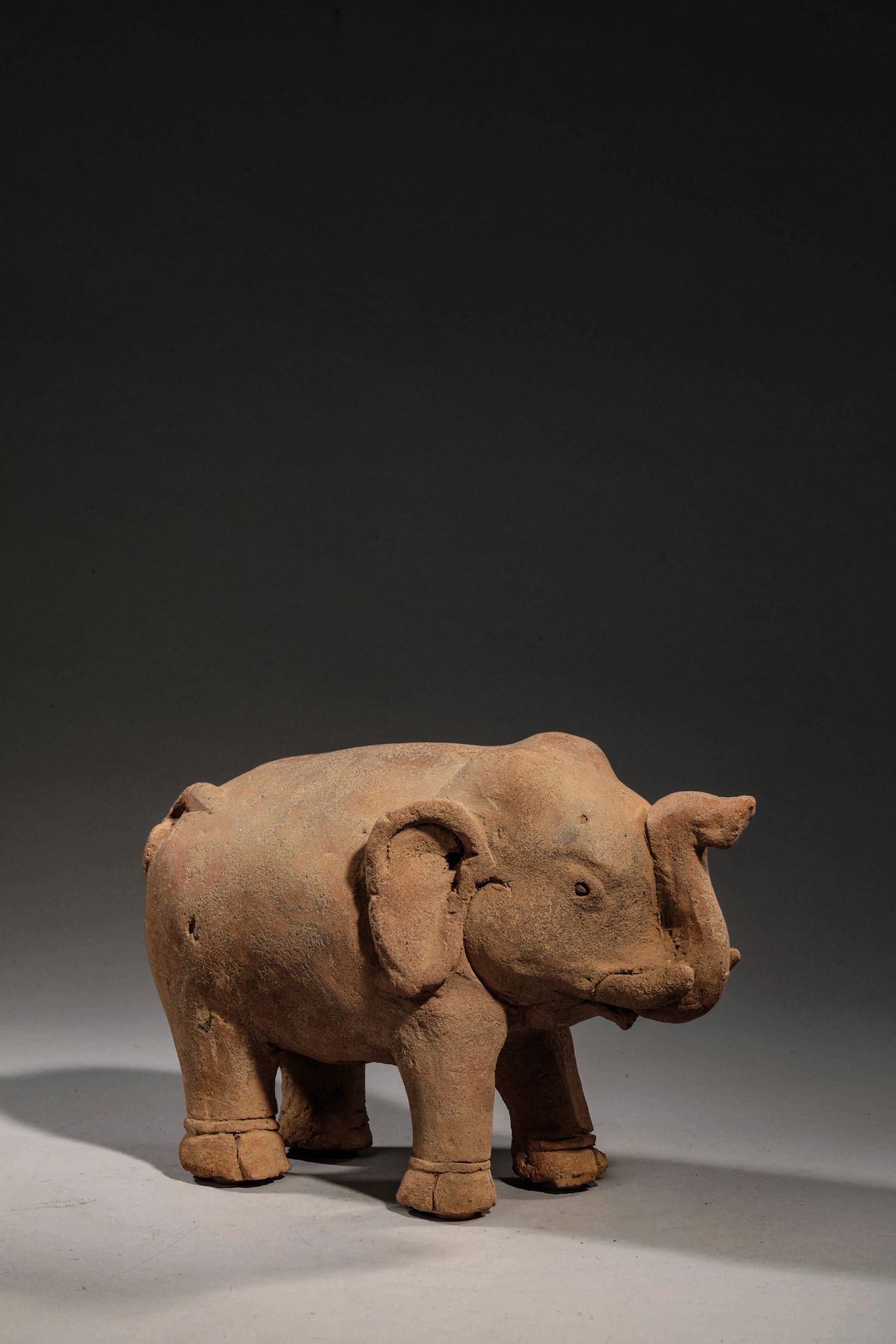 Null TIRELLISTA in terracotta a forma di elefante.
Giava Indonesia Majapahit 14°&hellip;