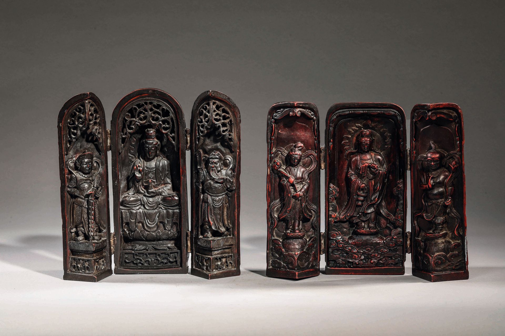 Null TWO triptych RELIQUARIES, in resin.
China 20th century
H. 23 cm, L. 9,5 cm &hellip;