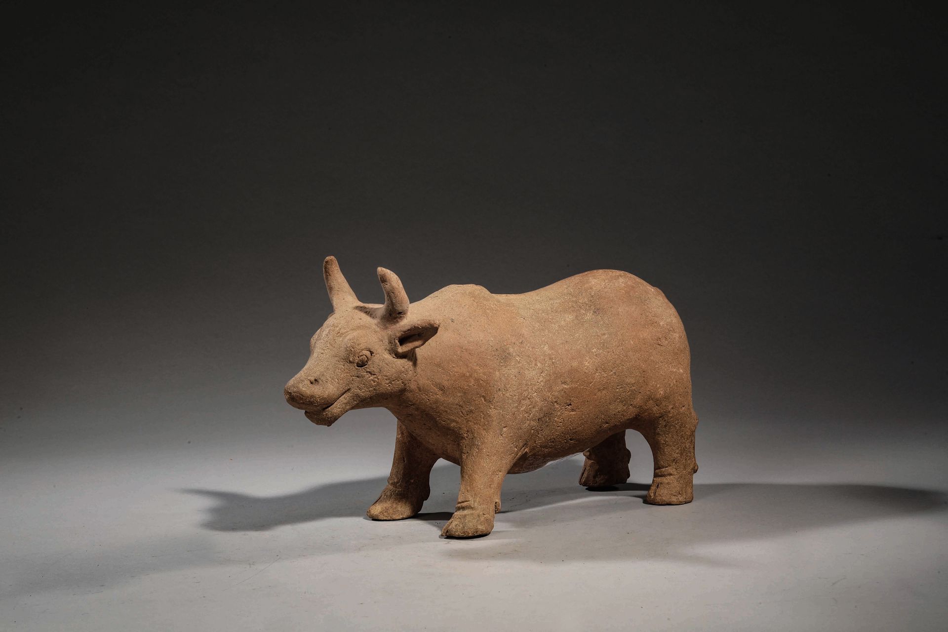 Null TIRELIRE in Form eines Büffels, aus Terrakotta.
Java Indonesien Majapahit 1&hellip;