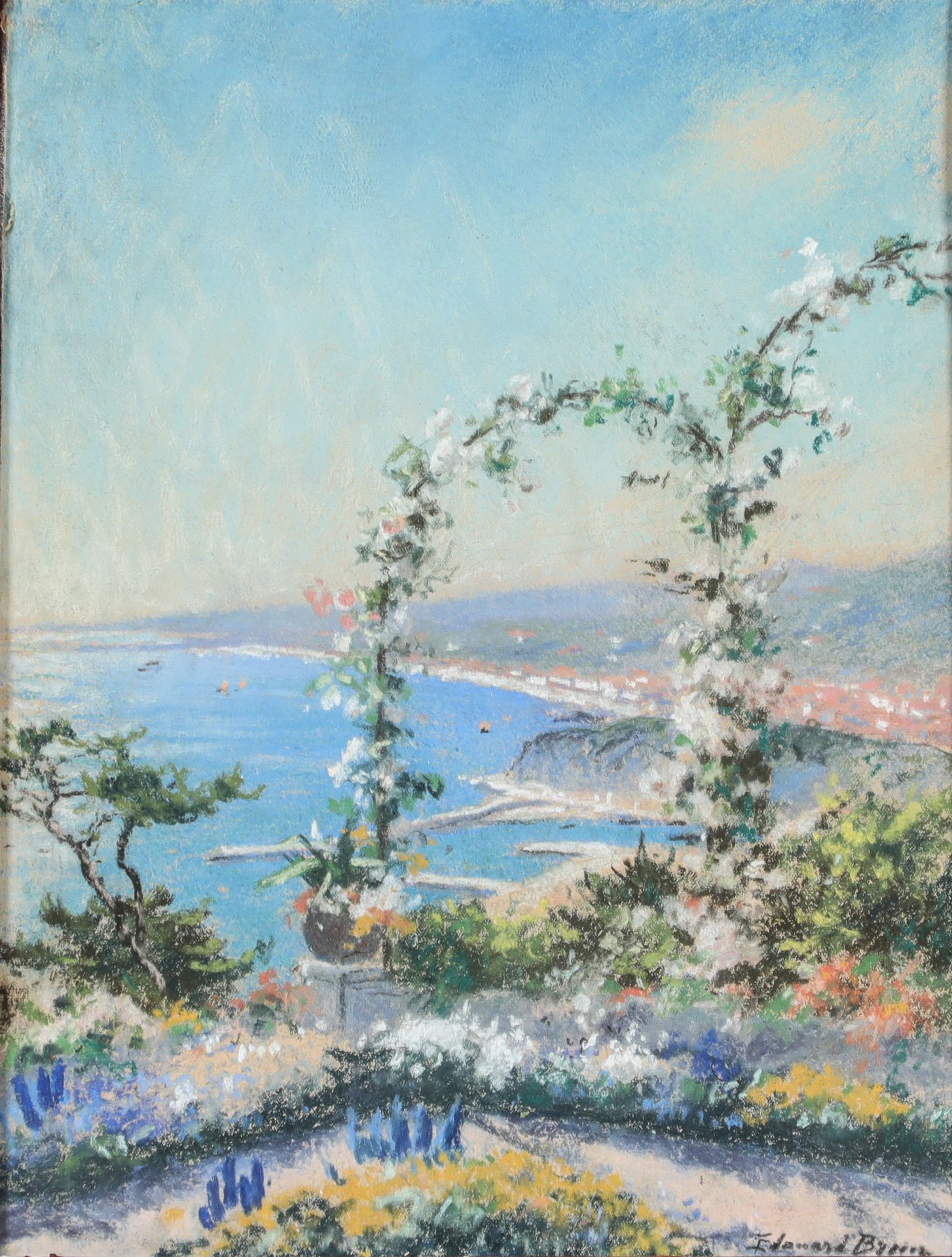 Null 爱德华-布朗 (1860-1935) 
蔚蓝海岸的景色 
纸上粉笔画，右下角有签名 
31 x 22 cm