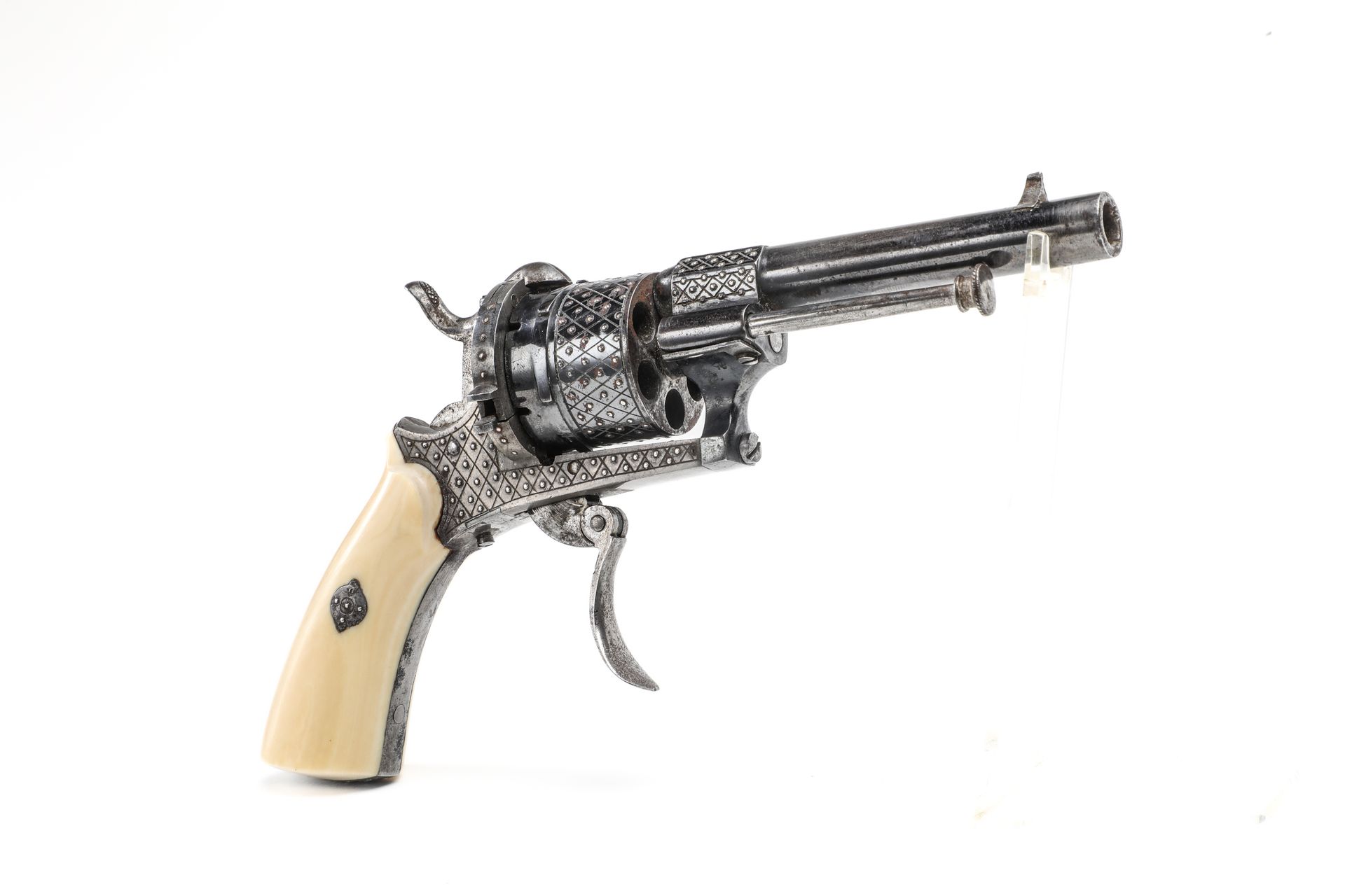 Null Luxus-Pin-Revolver, System LEFAUCHEUX.
Sechs Schuss, Kaliber 7 mm
Runder La&hellip;