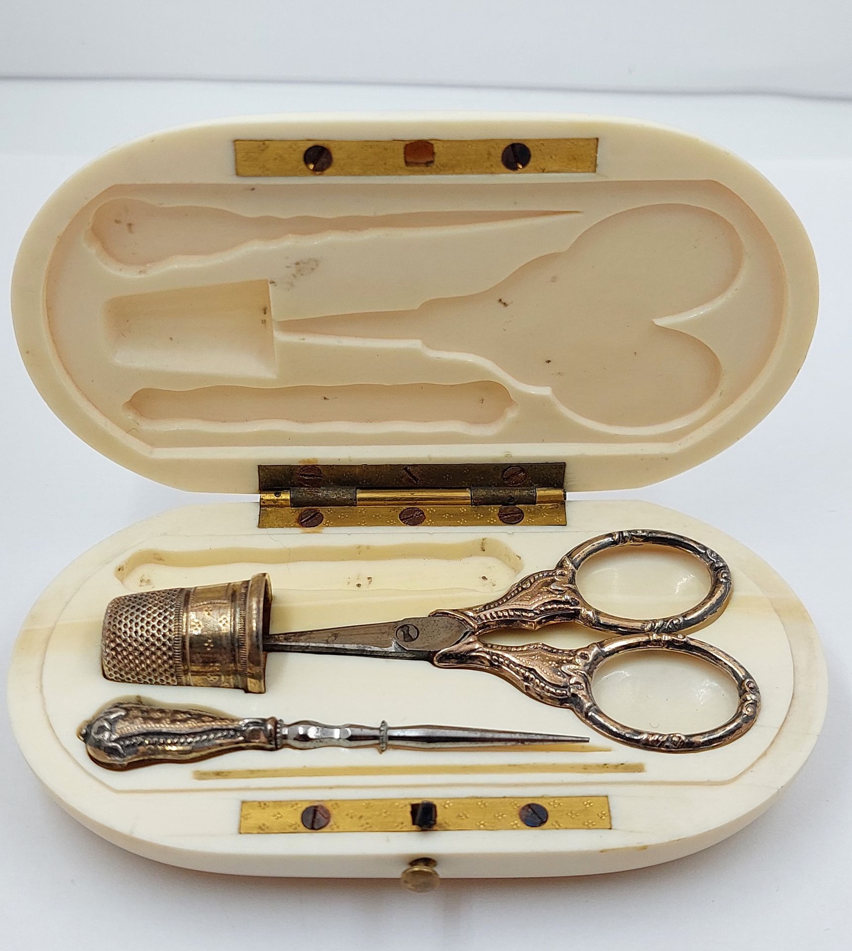 Null Sewing NECESSARY set in vermeil, consisting of a thimble, a pair of scissor&hellip;