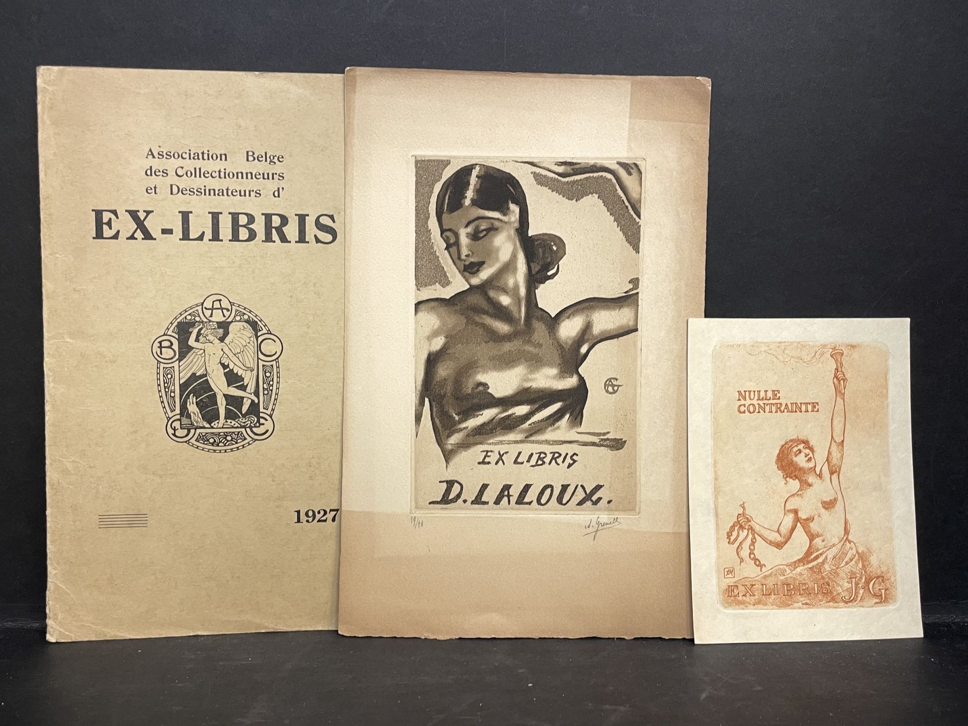 Ex-libris.- 格鲁厄尔（阿瑟）。"Ex Libris D.拉鲁"。原创水印版印在Rives牛皮纸上，仅19/20，并有铅笔签名。支架尺寸：25 x 1&hellip;