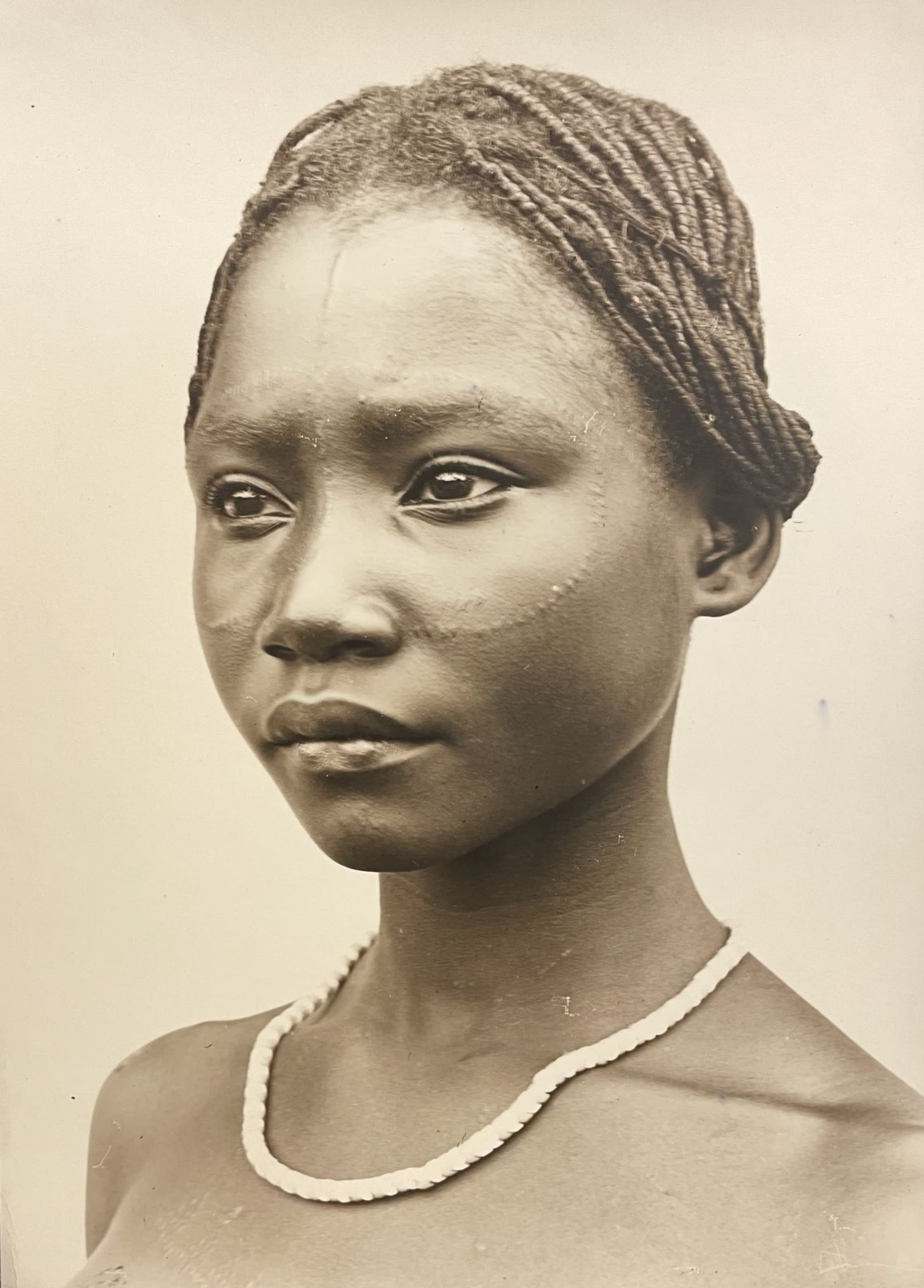 ANONYME. "Afrikanische Frauen". Zusammenstellung von 4 Silberabzügen. Größe: (4 &hellip;